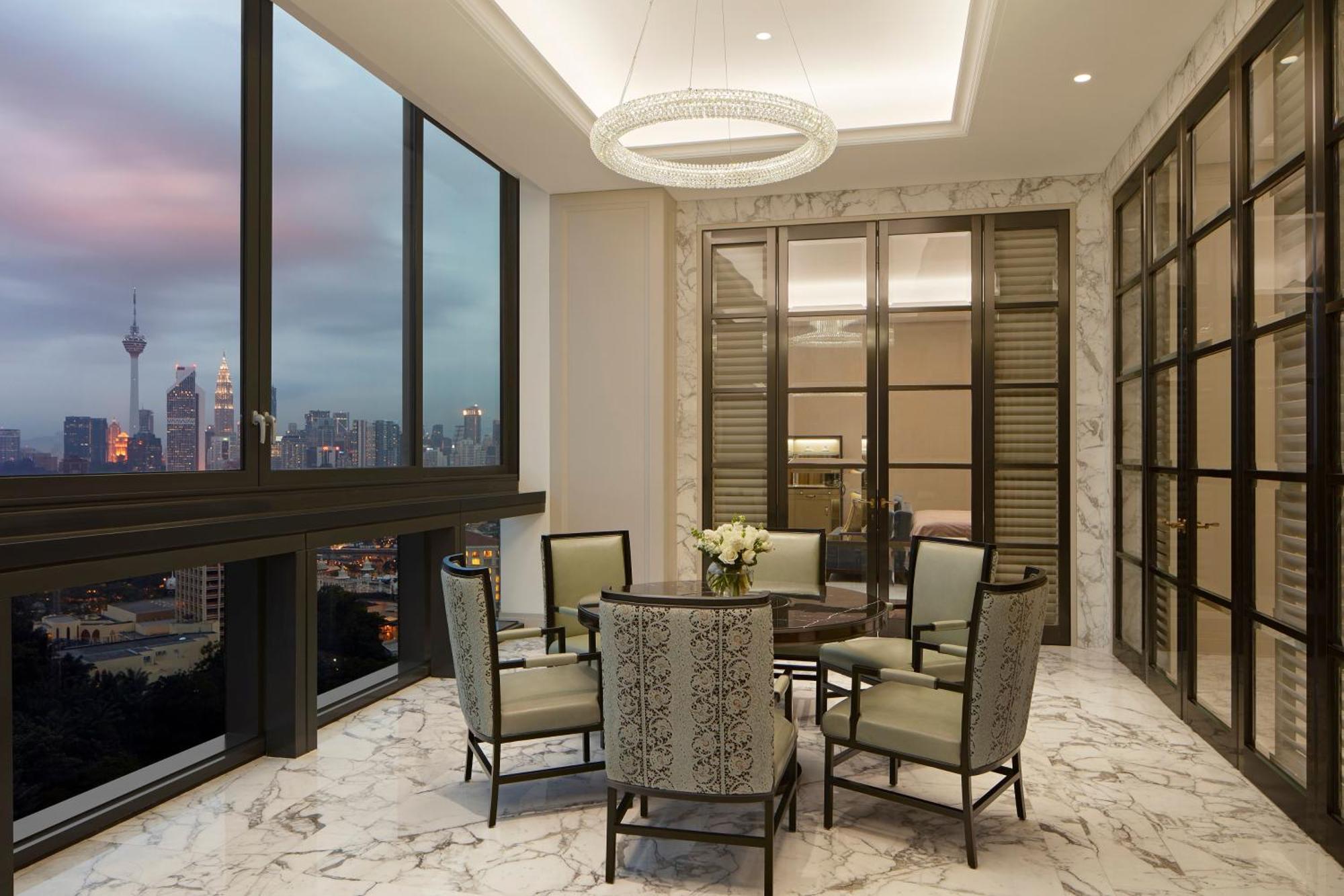 Royal King Suite Lake Gardens View