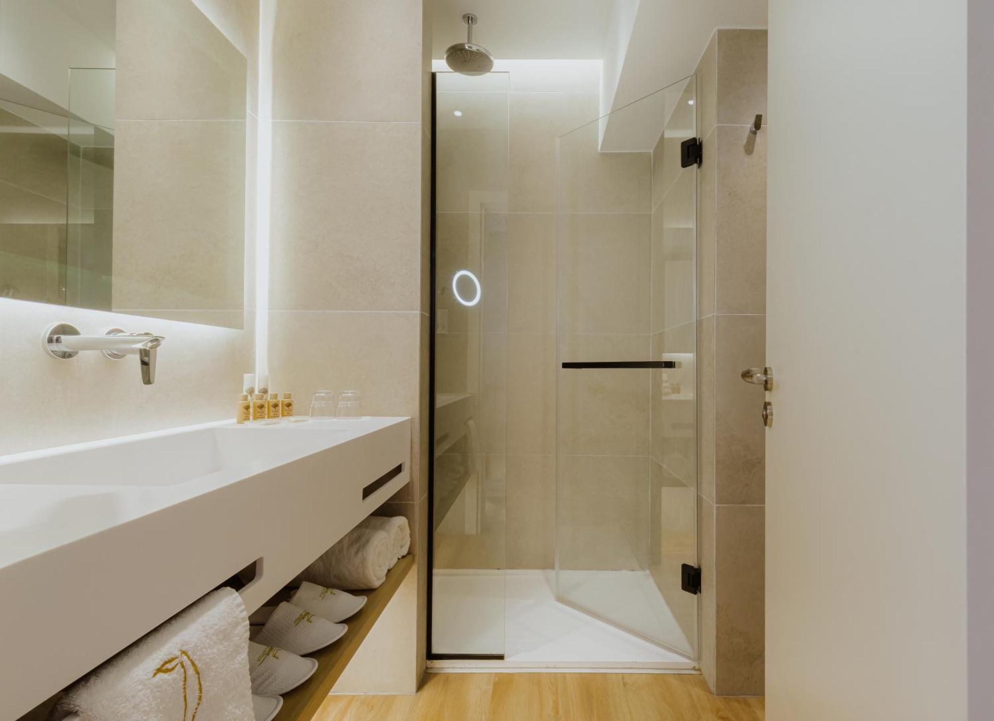Superior Zimmer mit Meerblick und Whirlpool-Badewanne im Freien