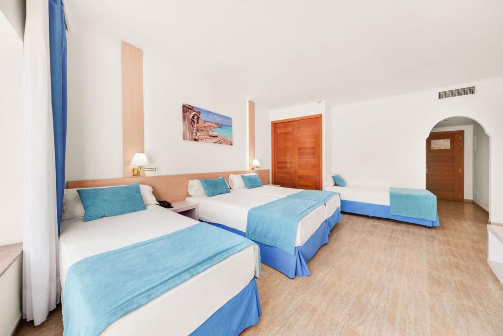 Vierbettzimmer mit Balkon