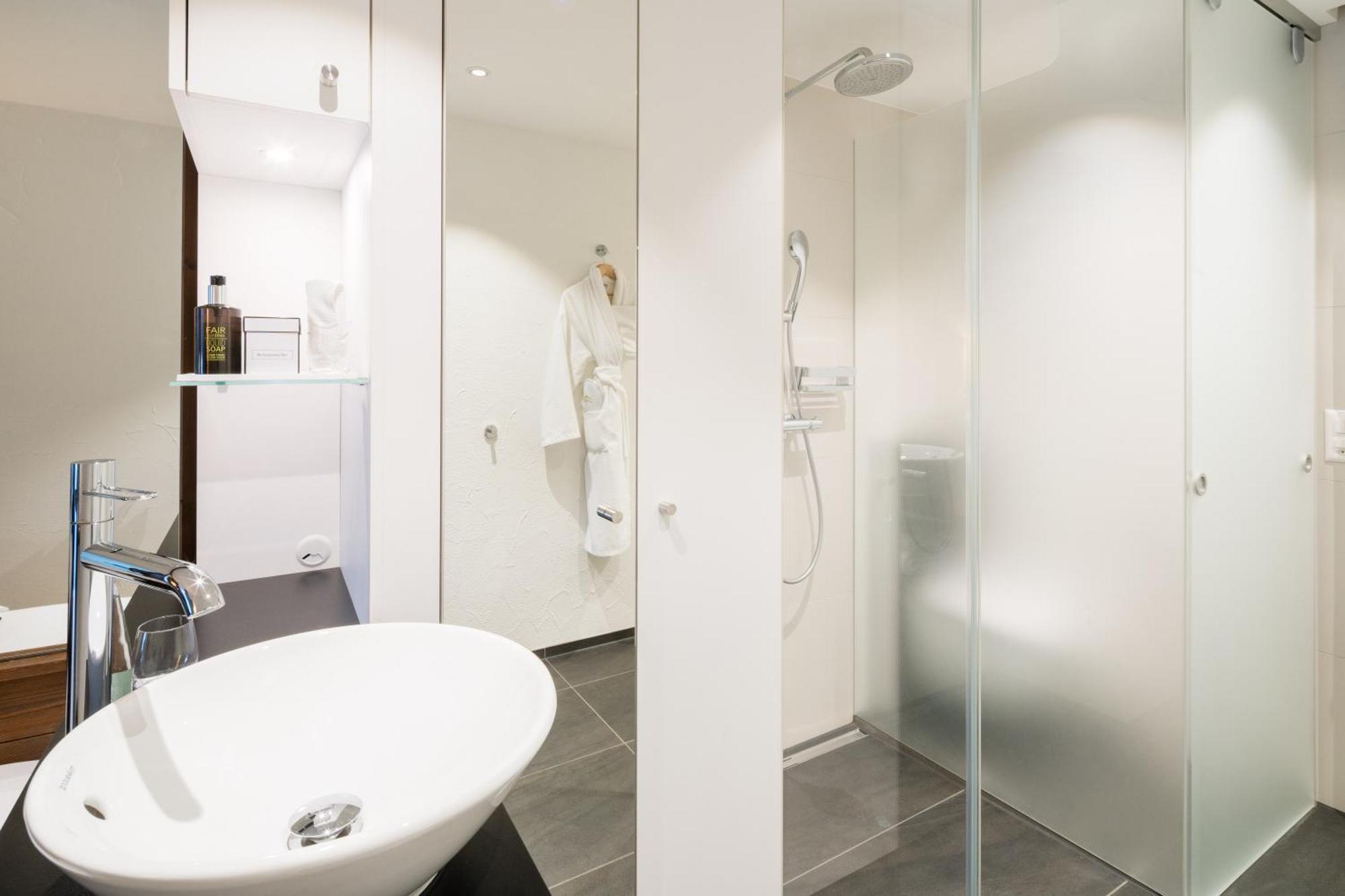 Single Room with Lake View,1543248313:JPEG