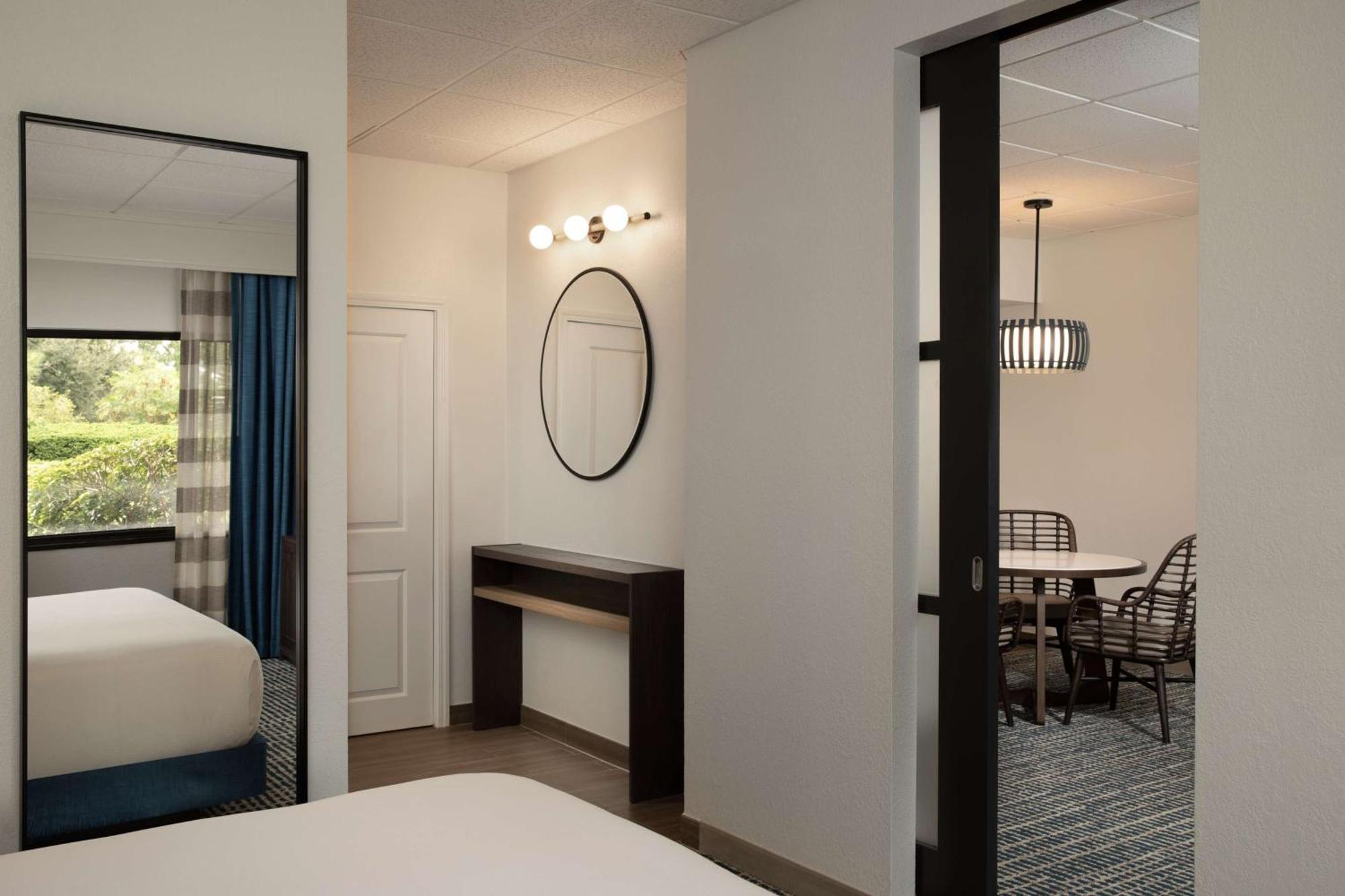 Suite mit Kingsize-Bett und Badewanne - barrierefrei