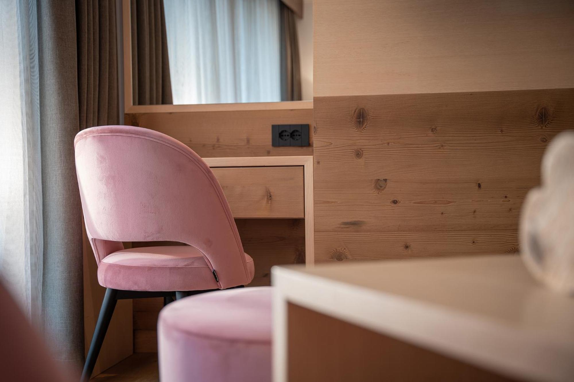 Deluxe Room,1544512258:JPEG