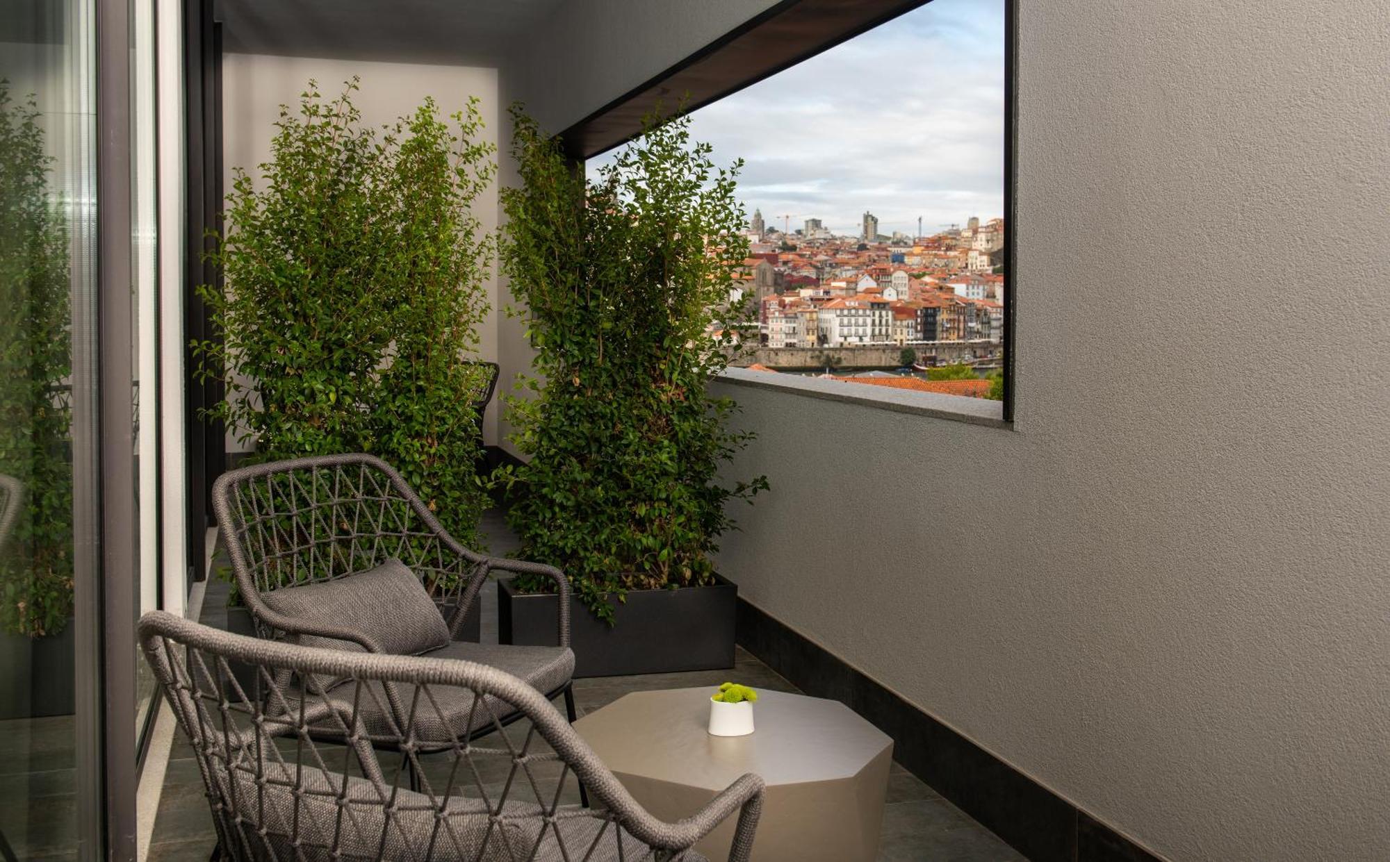 Deluxe Zimmer mit Kingsize-Bett und Balkon