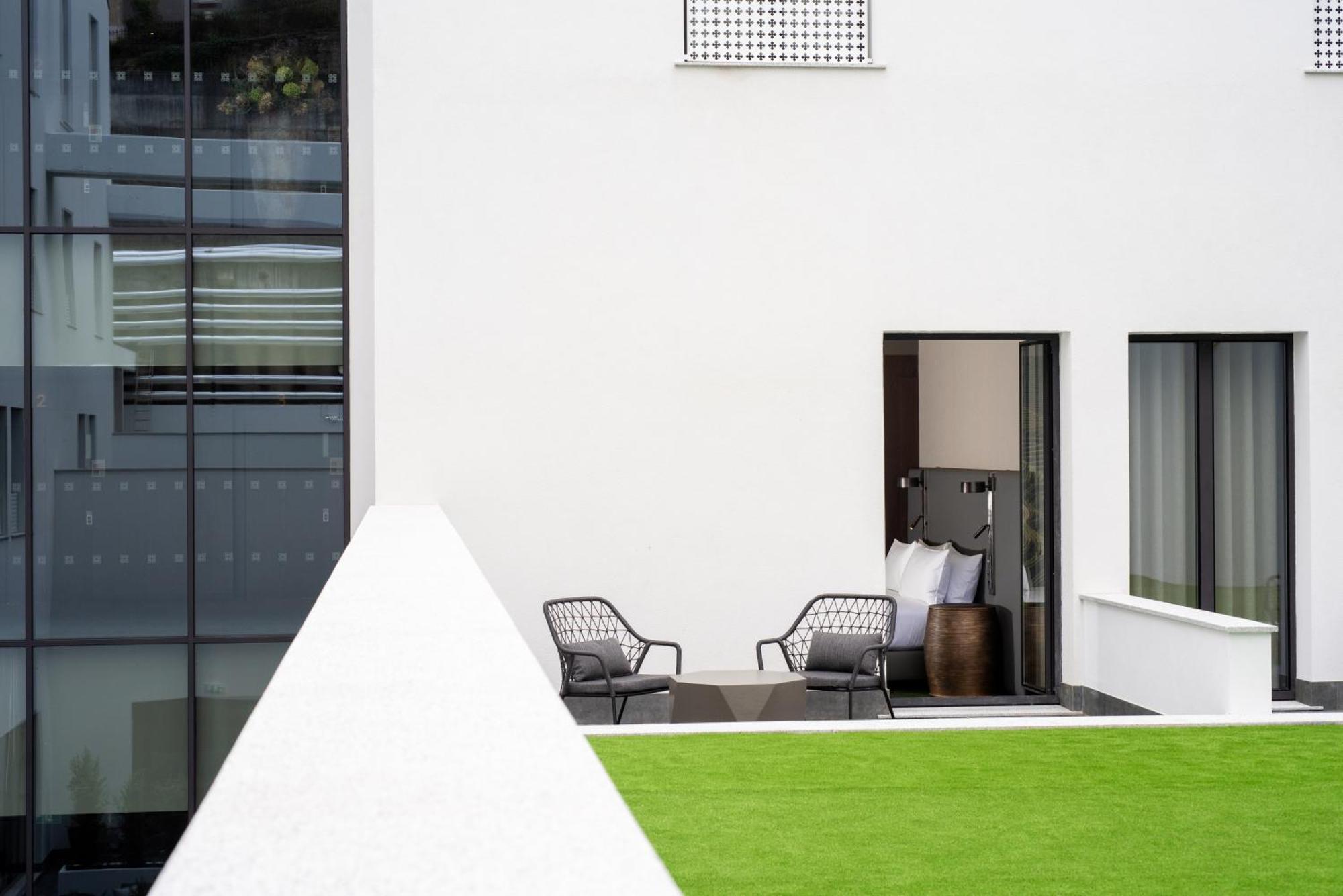 Deluxe Zimmer mit 1 Kingsize-Bett und Terrasse