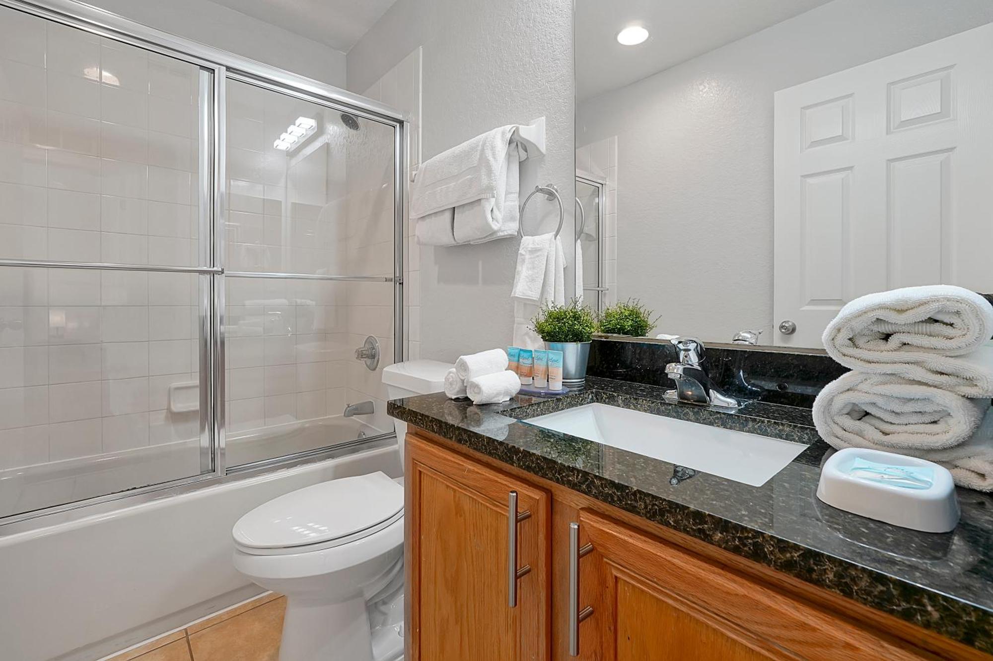 Four-Bedroom Townhouse Private Hot Tub 1329 Sq Ft