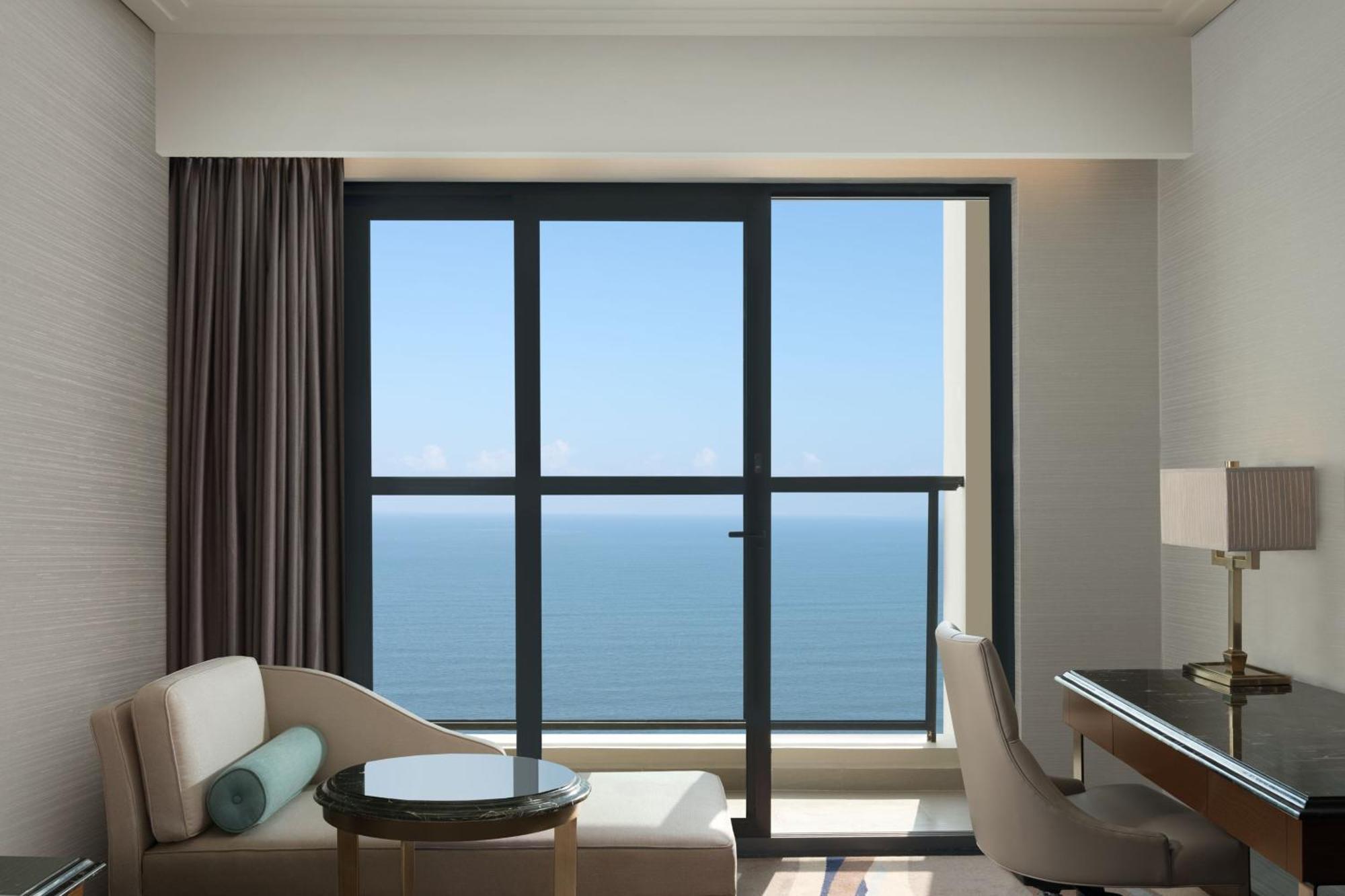 Superior Zimmer mit 1 Kingsize-Bett, Meerblick und Balkon