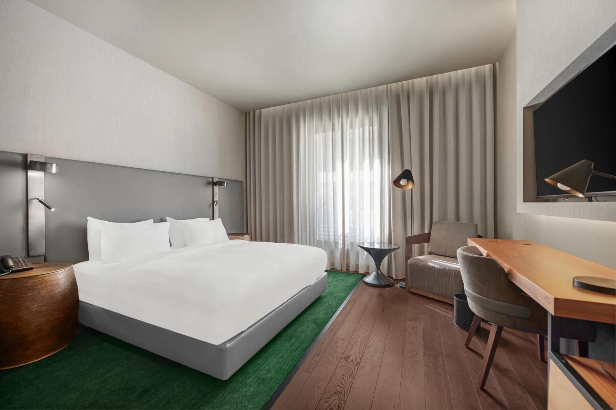 Zimmer mit Kingsize Bett