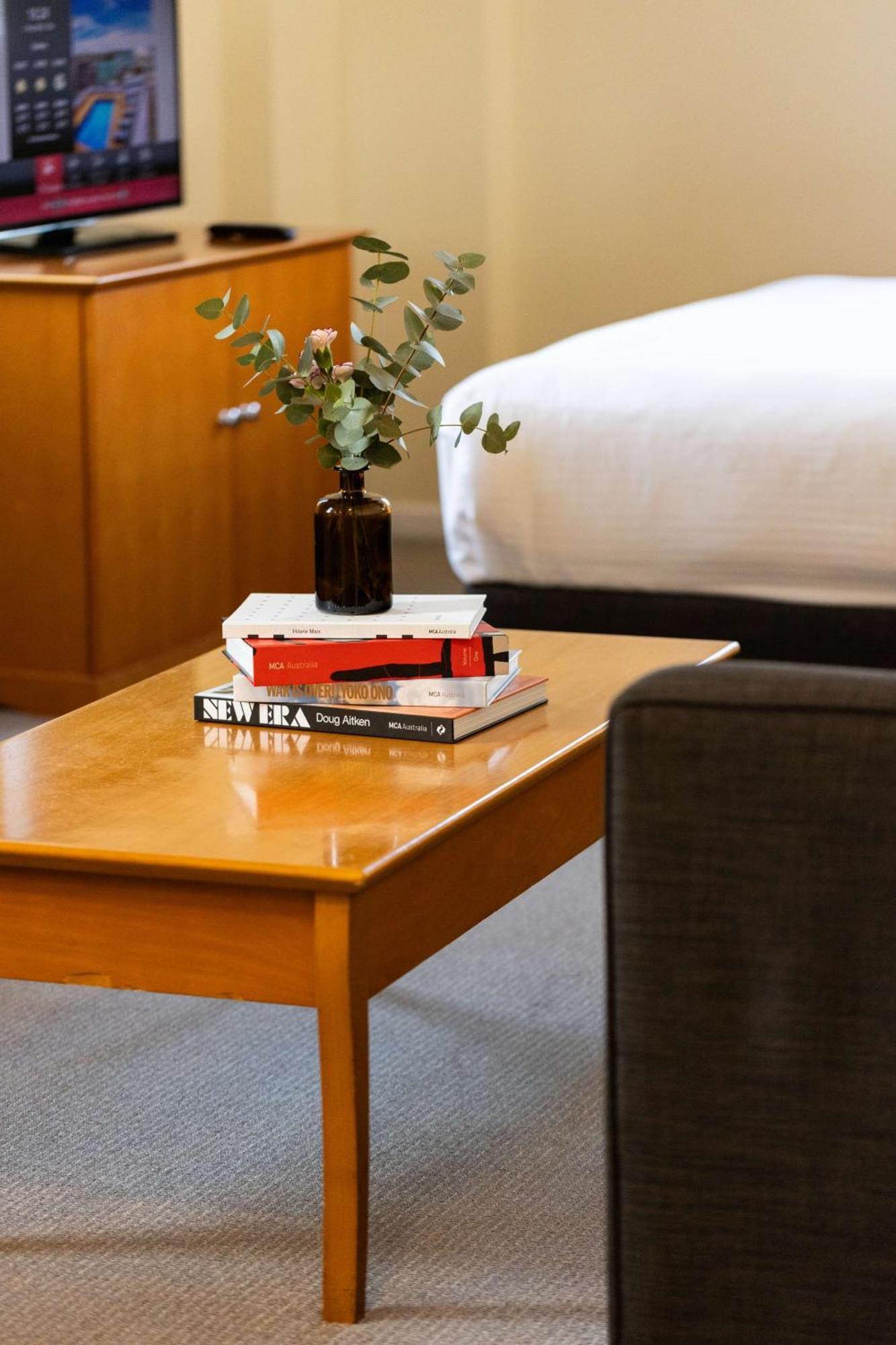Deluxe Zimmer mit Kingsize-Bett und Hafenblick