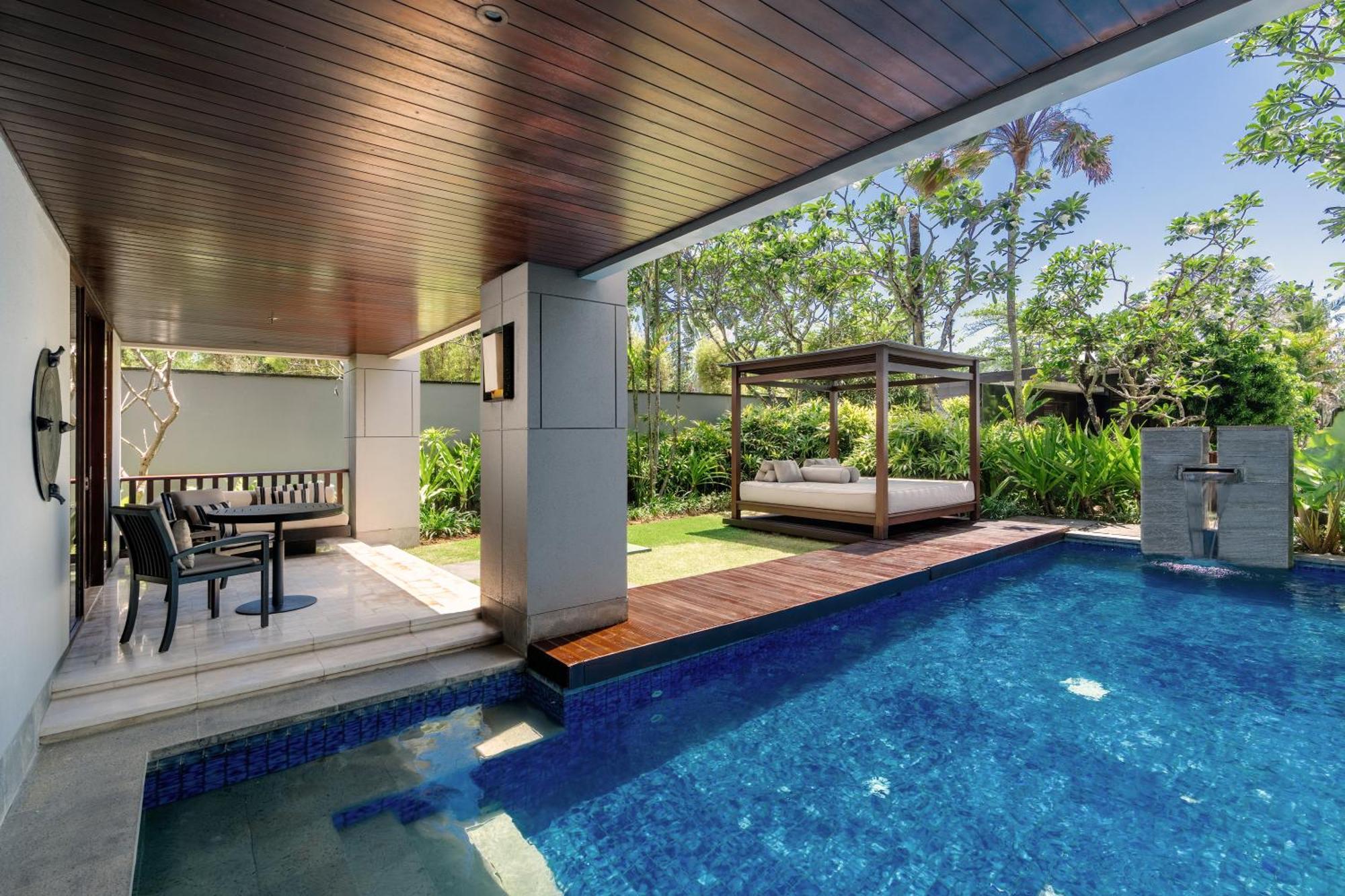 Poolsuite mit Kingsize-Bett