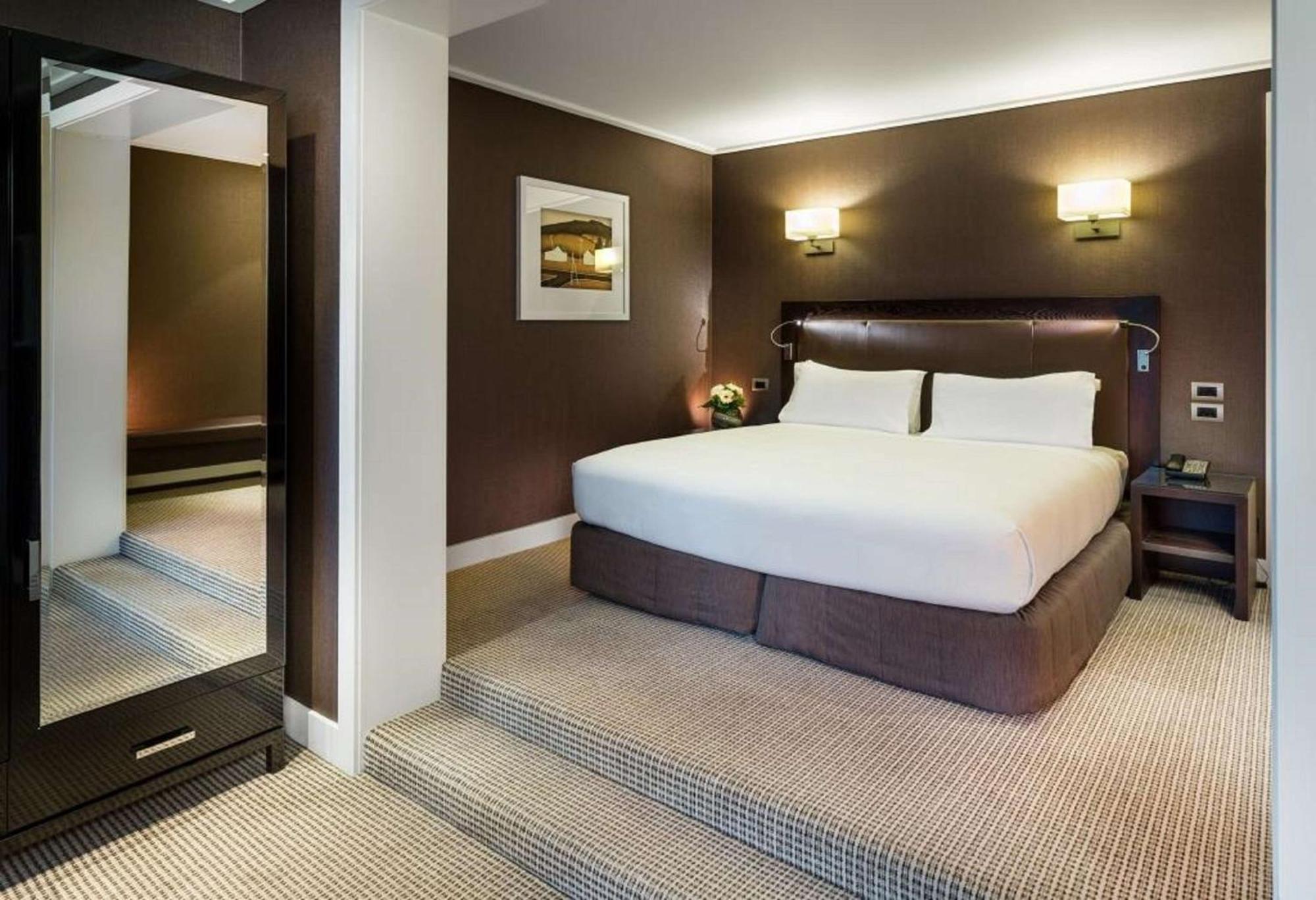 Zimmer mit Kingsize-Bett