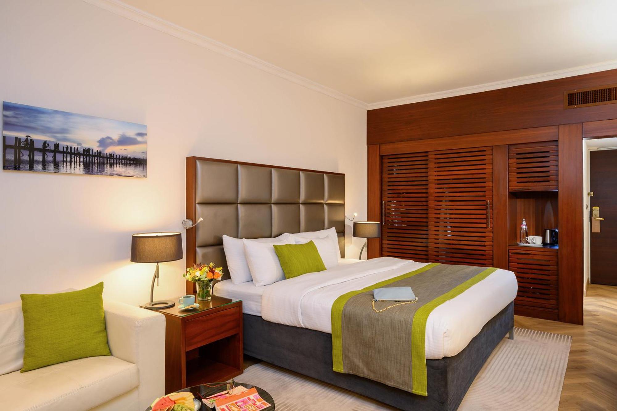 Premium Zimmer mit Balkon und seitlichem Meerblick