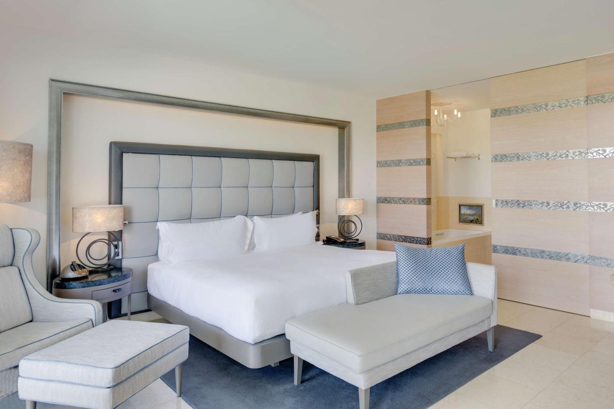 Deluxe Zimmer mit Kingsize-Bett
