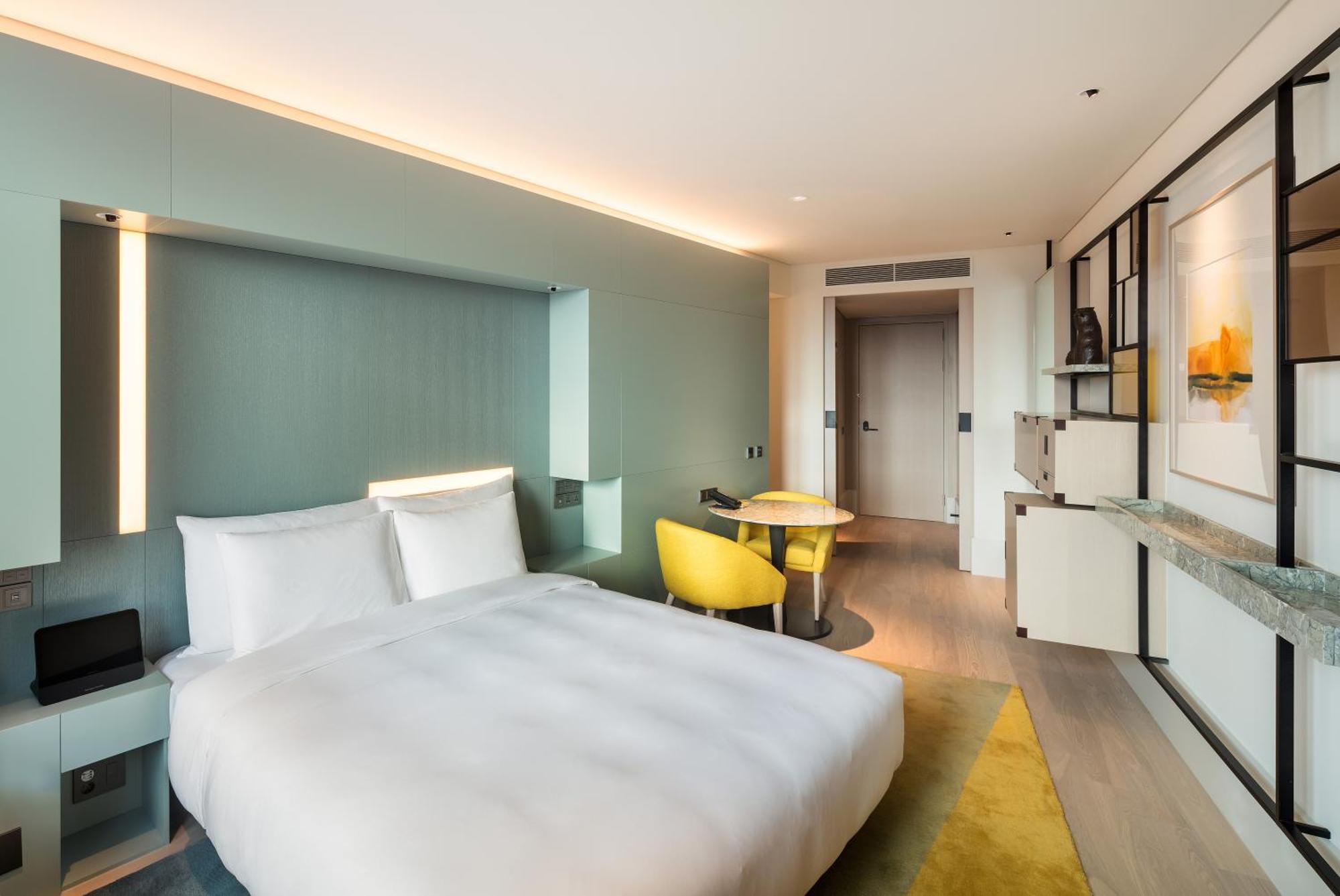 Zimmer mit Kingsize-Bett