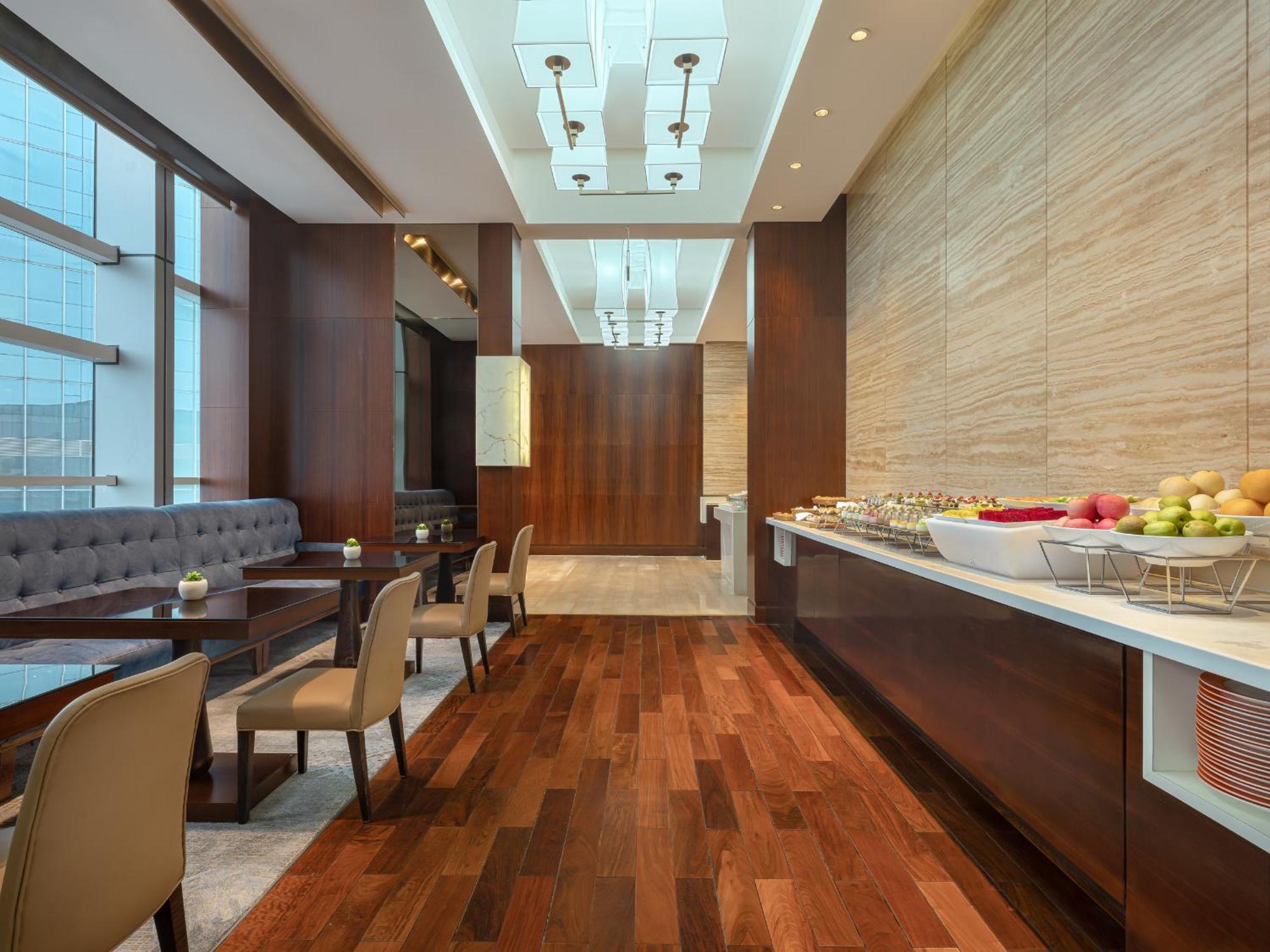 Club Deluxe Zimmer mit Kingsize-Bett und Zugang zur Club Lounge