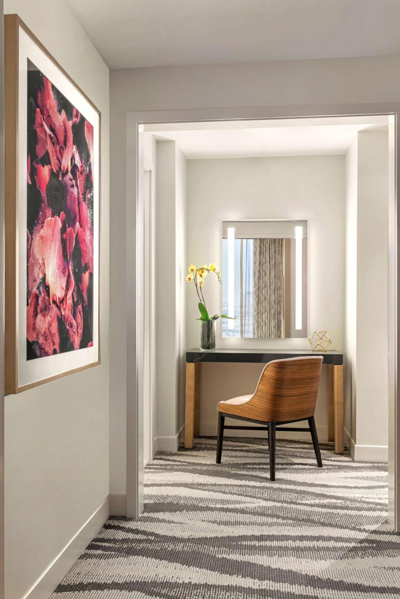 Suite mit 1 Schlafzimmer mit Kingsize-Bett und Stadtblick