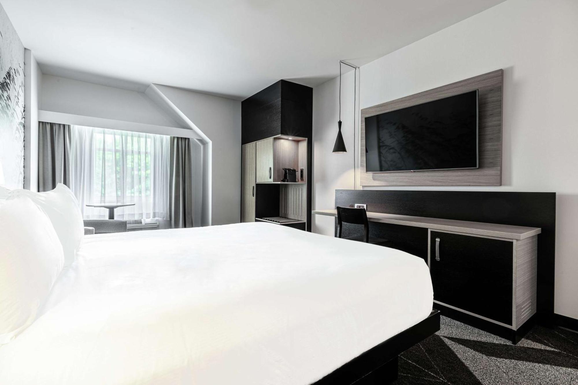 Zimmer mit Kingsize-Bett