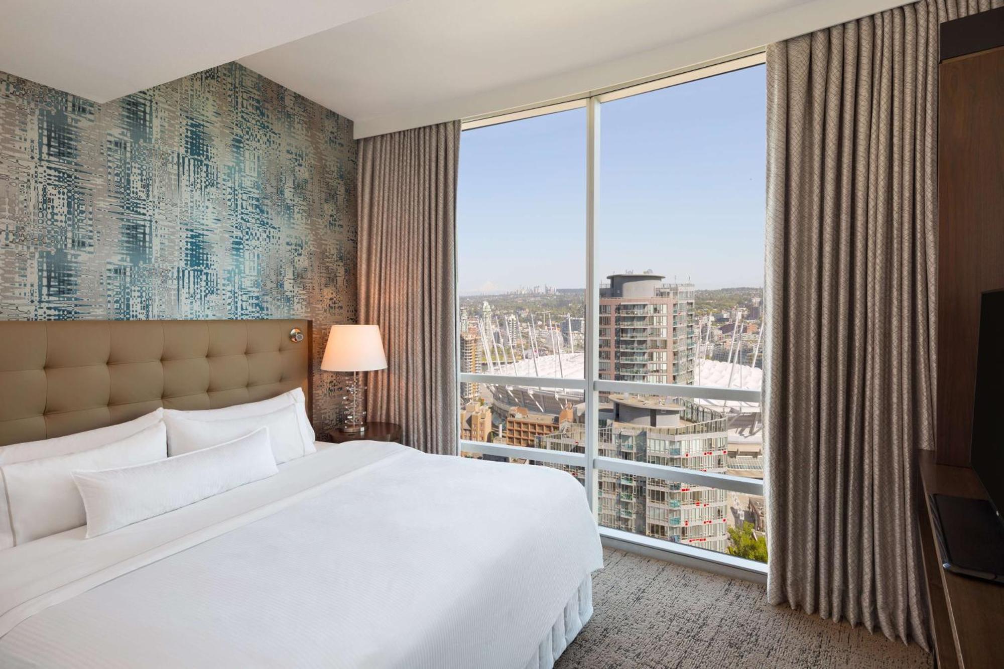 Deluxe Suite mit Kingsize-Bett und Stadtblick
