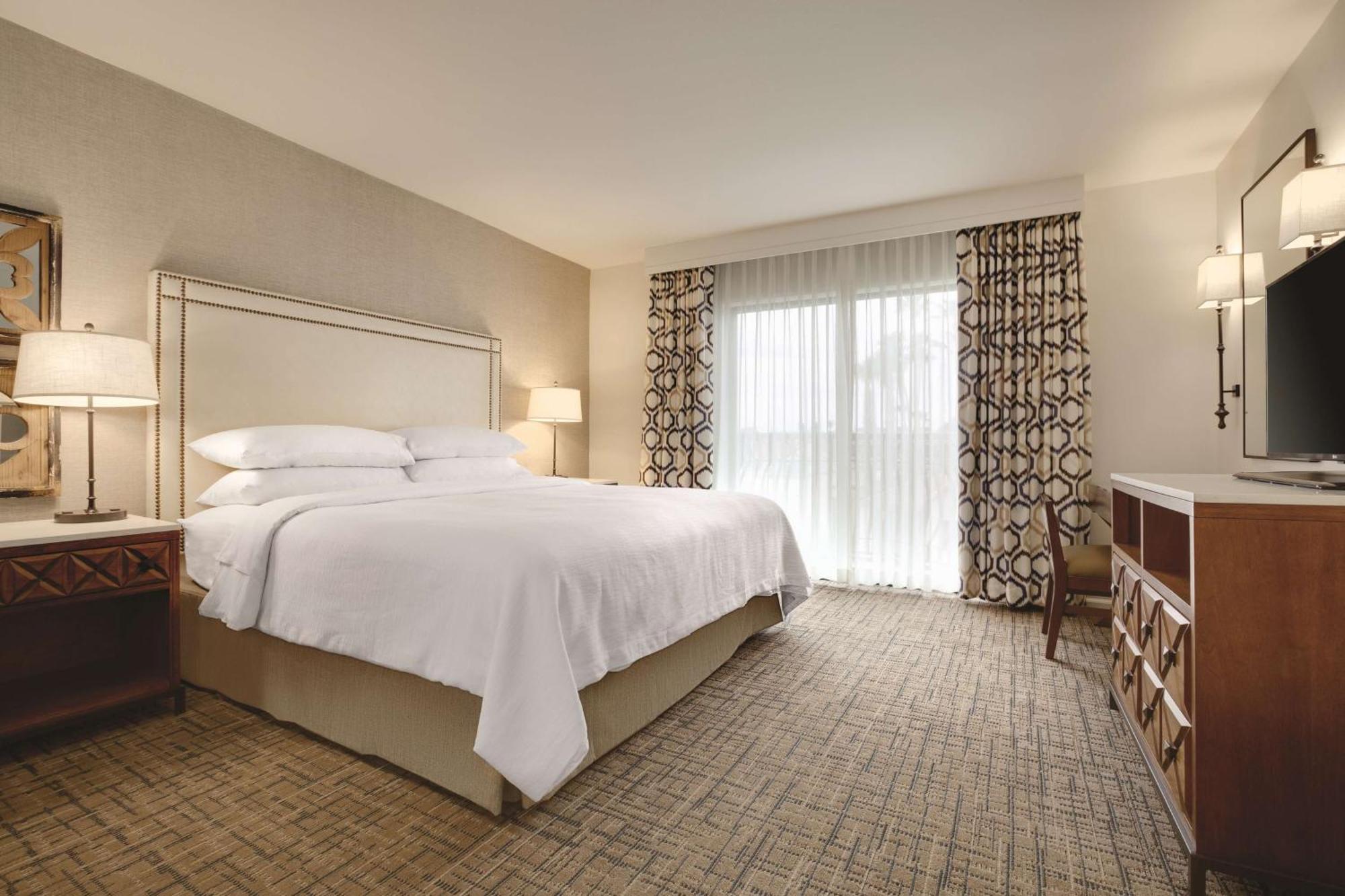 One-Bedroom King Suite