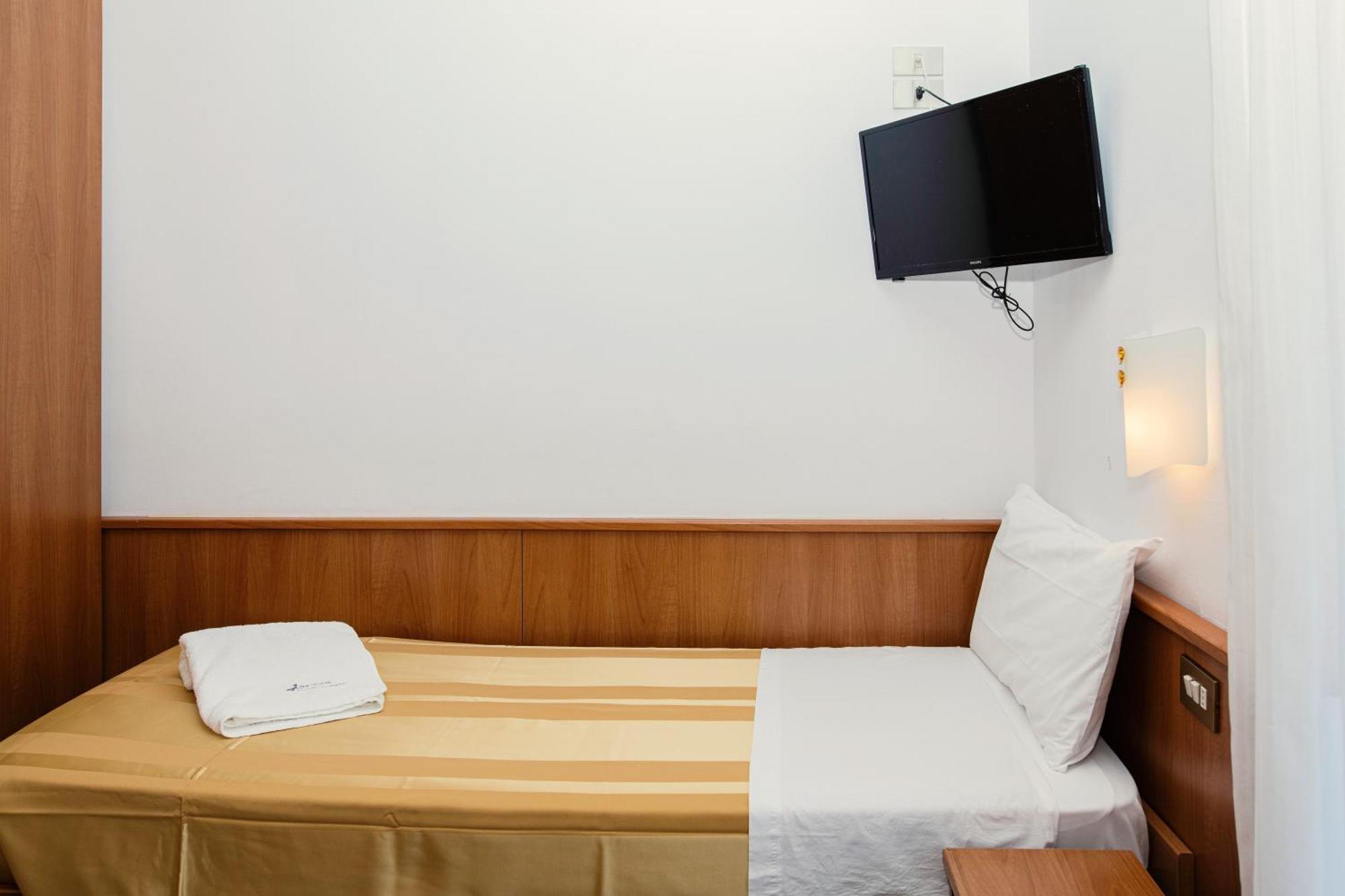 Kleines Zweibettzimmer