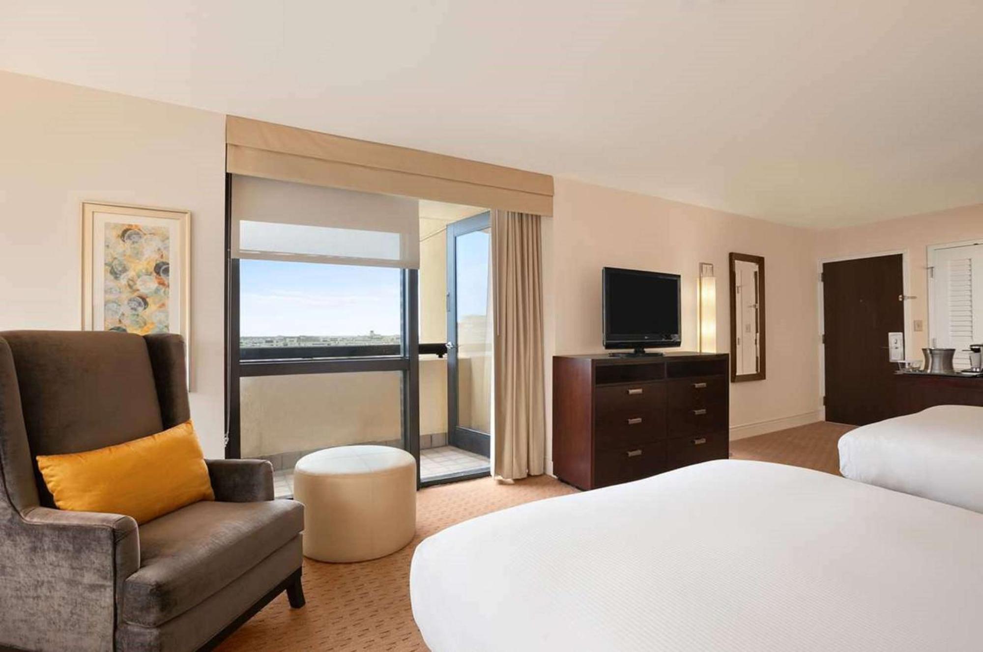 Zimmer mit 2 Queensize-Betten und Lagunenblick