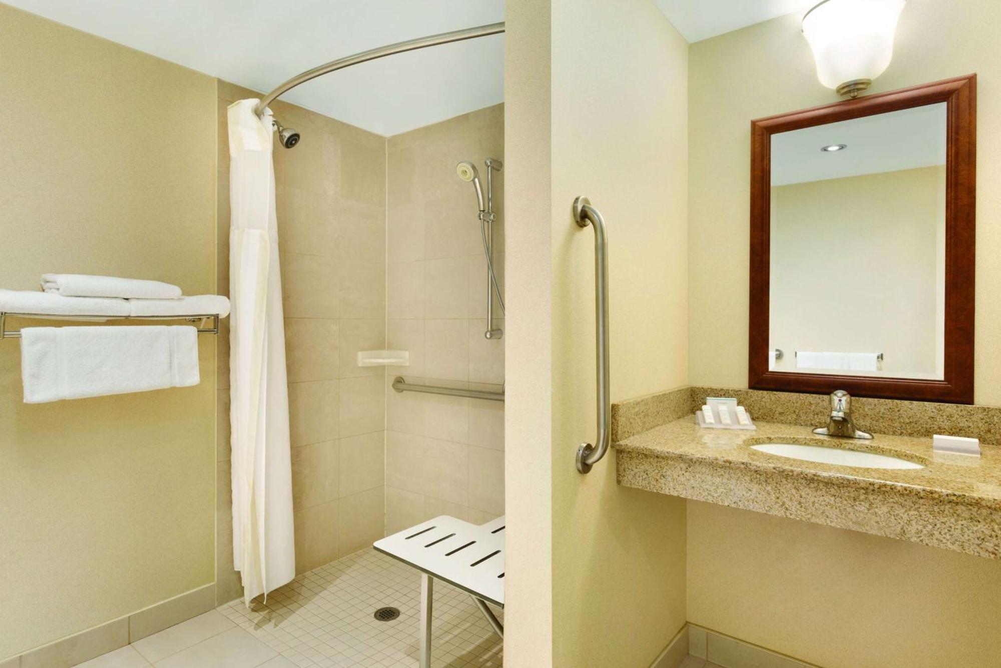 King Room - Disability Access,1552299619:JPEG