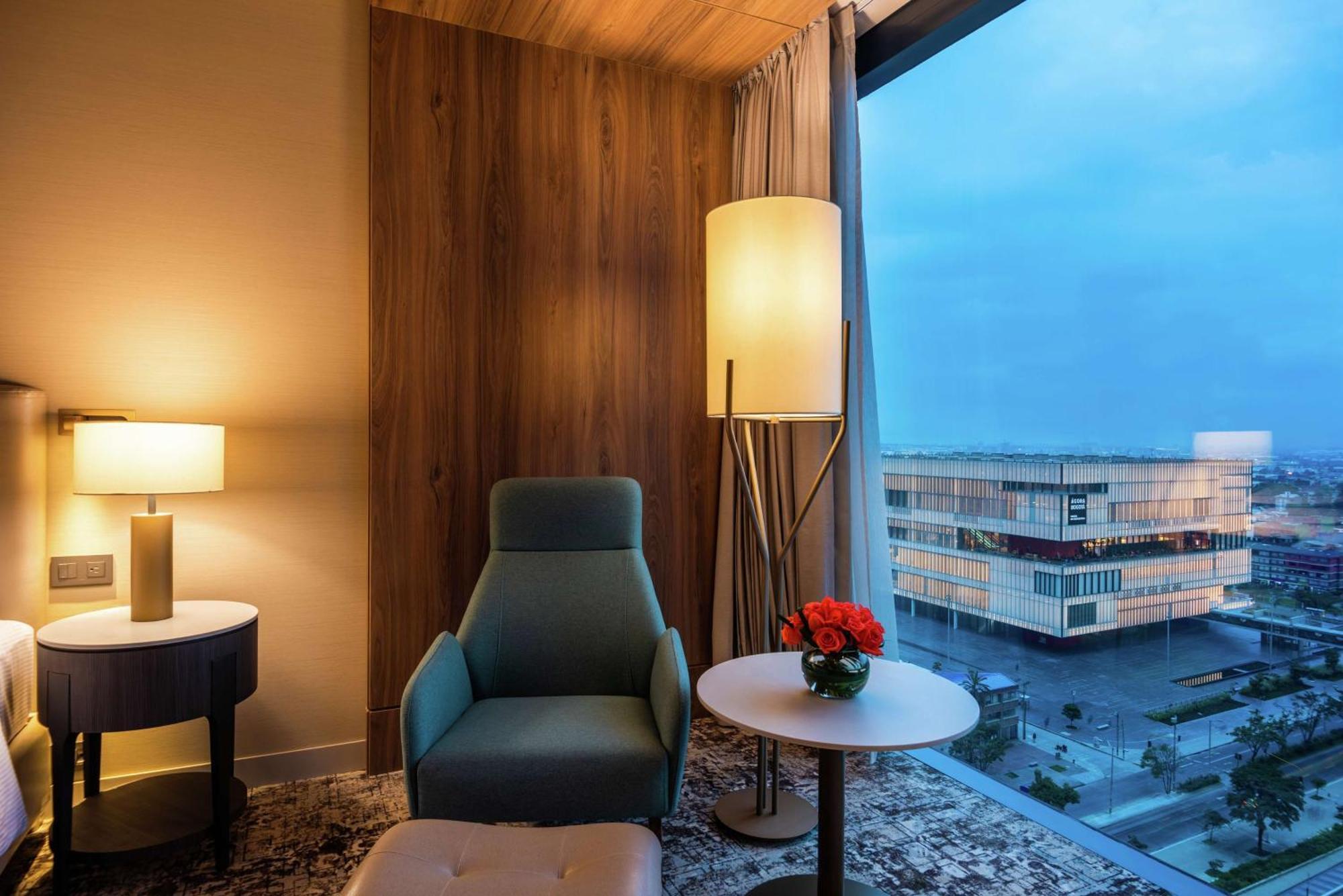 Zimmer mit Kingsize-Bett