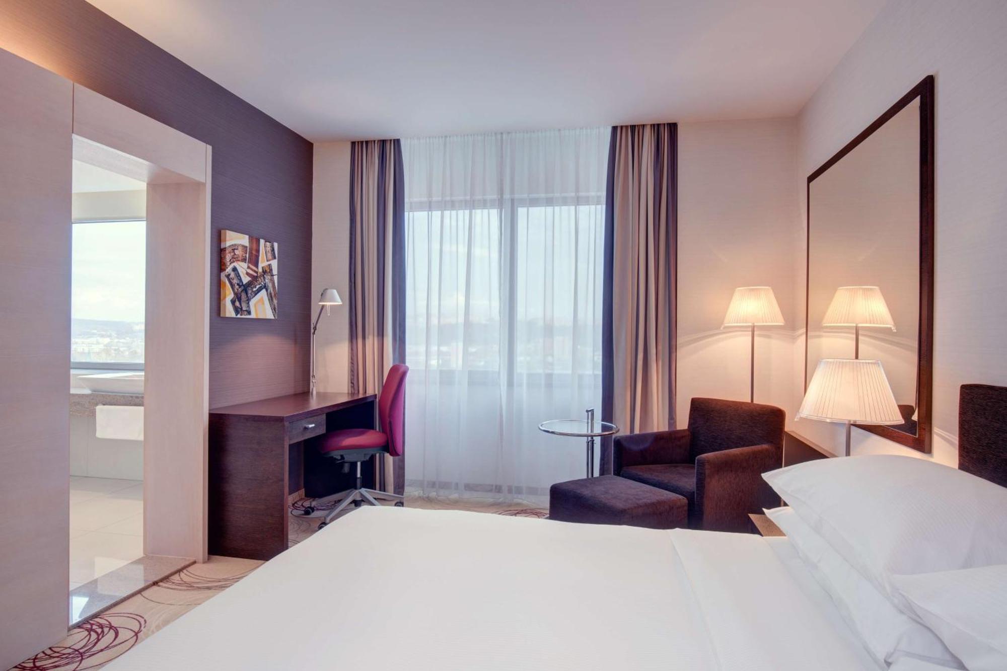 Deluxe Zimmer mit Kingsize-Bett