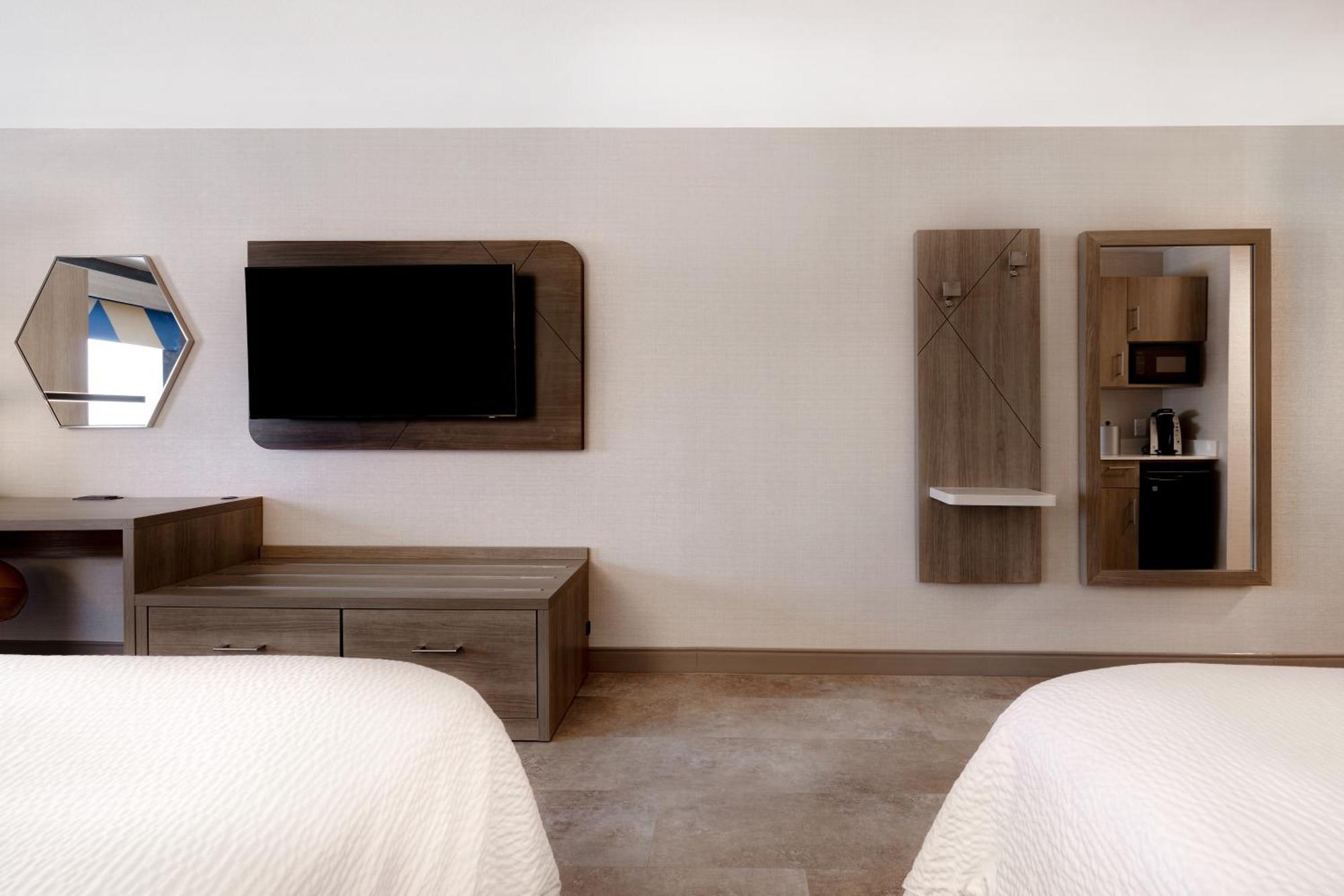 Suite Two Queen Beds