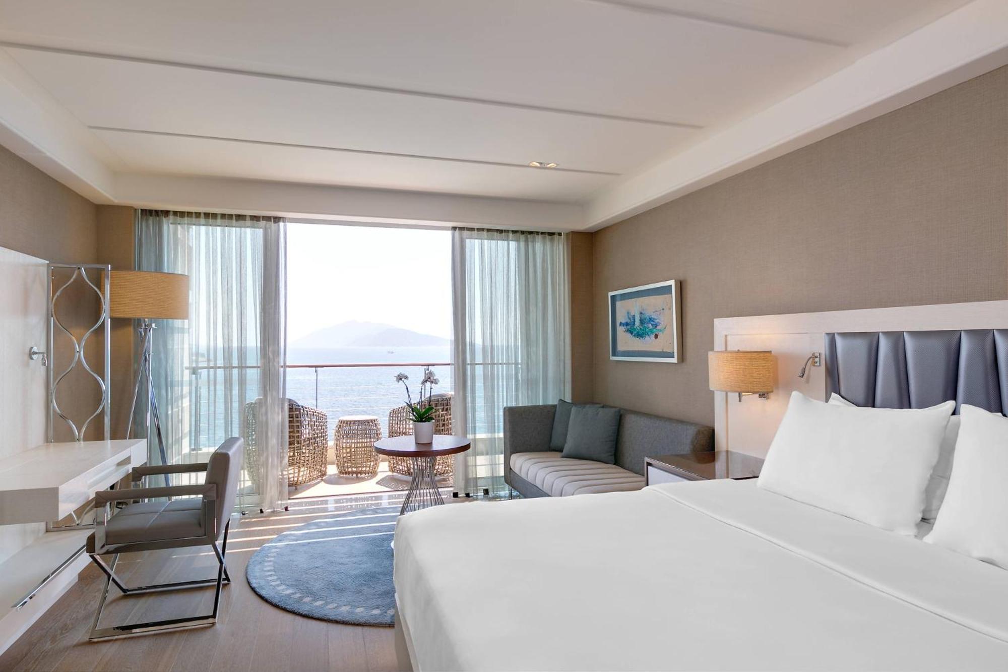 Deluxe Zimmer mit Kingsize-Bett, Balkon und Meerblick
