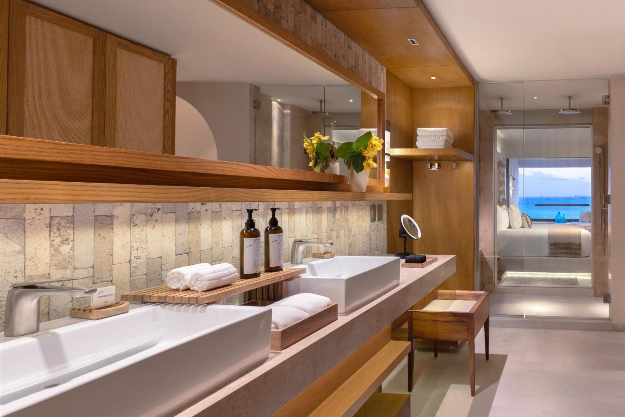 Signature Junior Suite mit Doppelbetten, Whirlpool und Meerblick