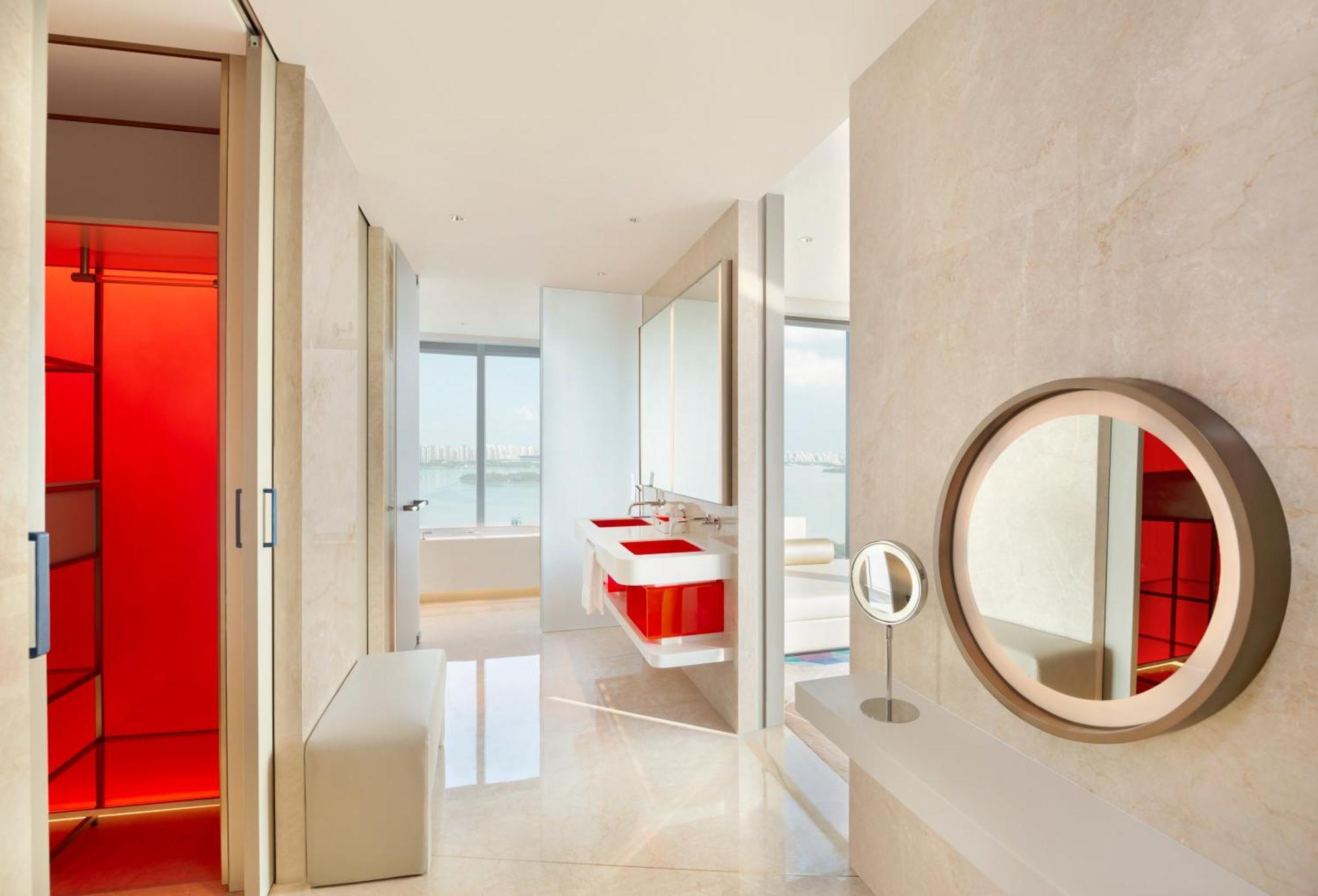 Ecksuite Cool mit 1 Schlafzimmer mit 1 Kingsize-Bett und Aussicht auf den Jinji-See