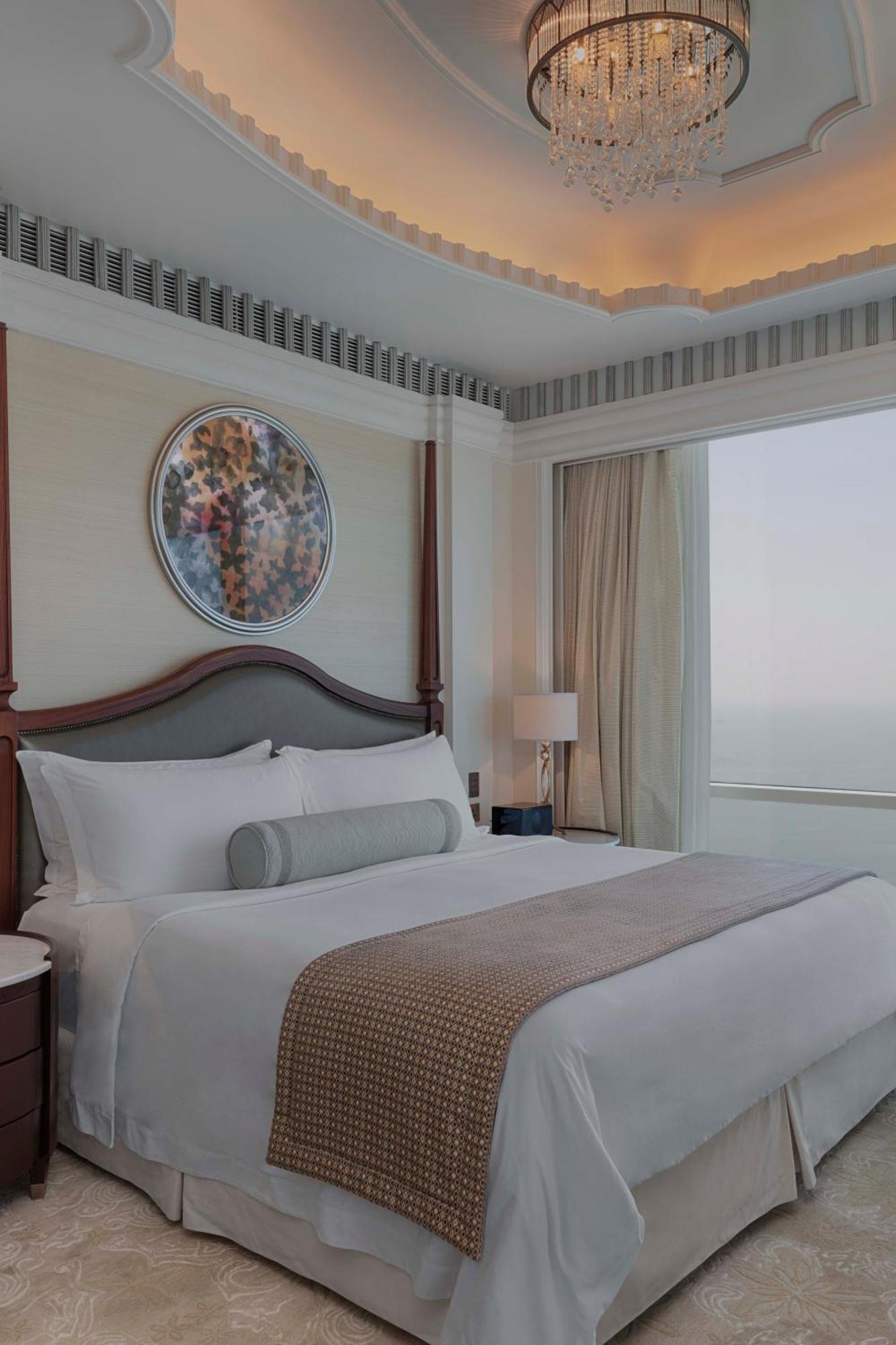 Grand Deluxe Suite mit 1 Schlafzimmer mit Kingsize-Bett und Meerblick
