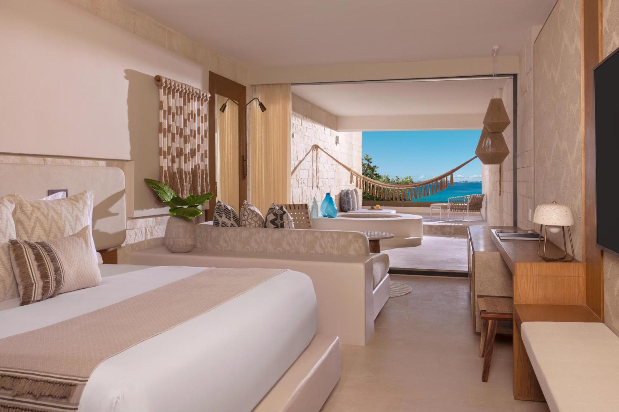 Signature Junior Suite mit Kingsize-Bett, Whirlpool und Meerblick