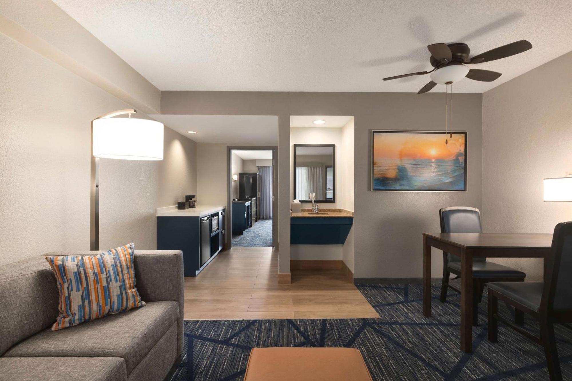 Suite, 1 King Bed, Accessible Bathtub,1557459886:JPEG