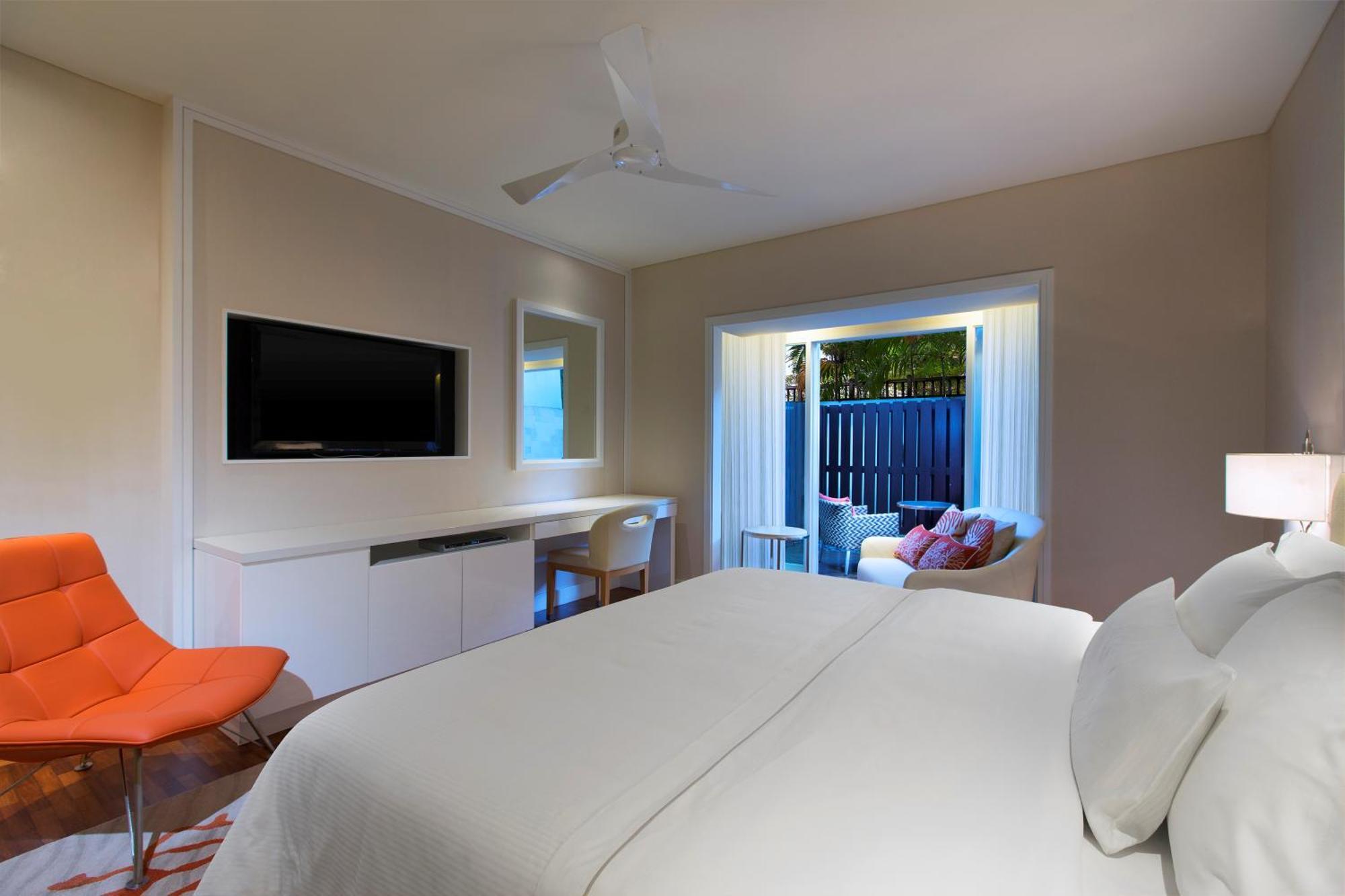 Zimmer mit Kingsize-Bett und Terrasse