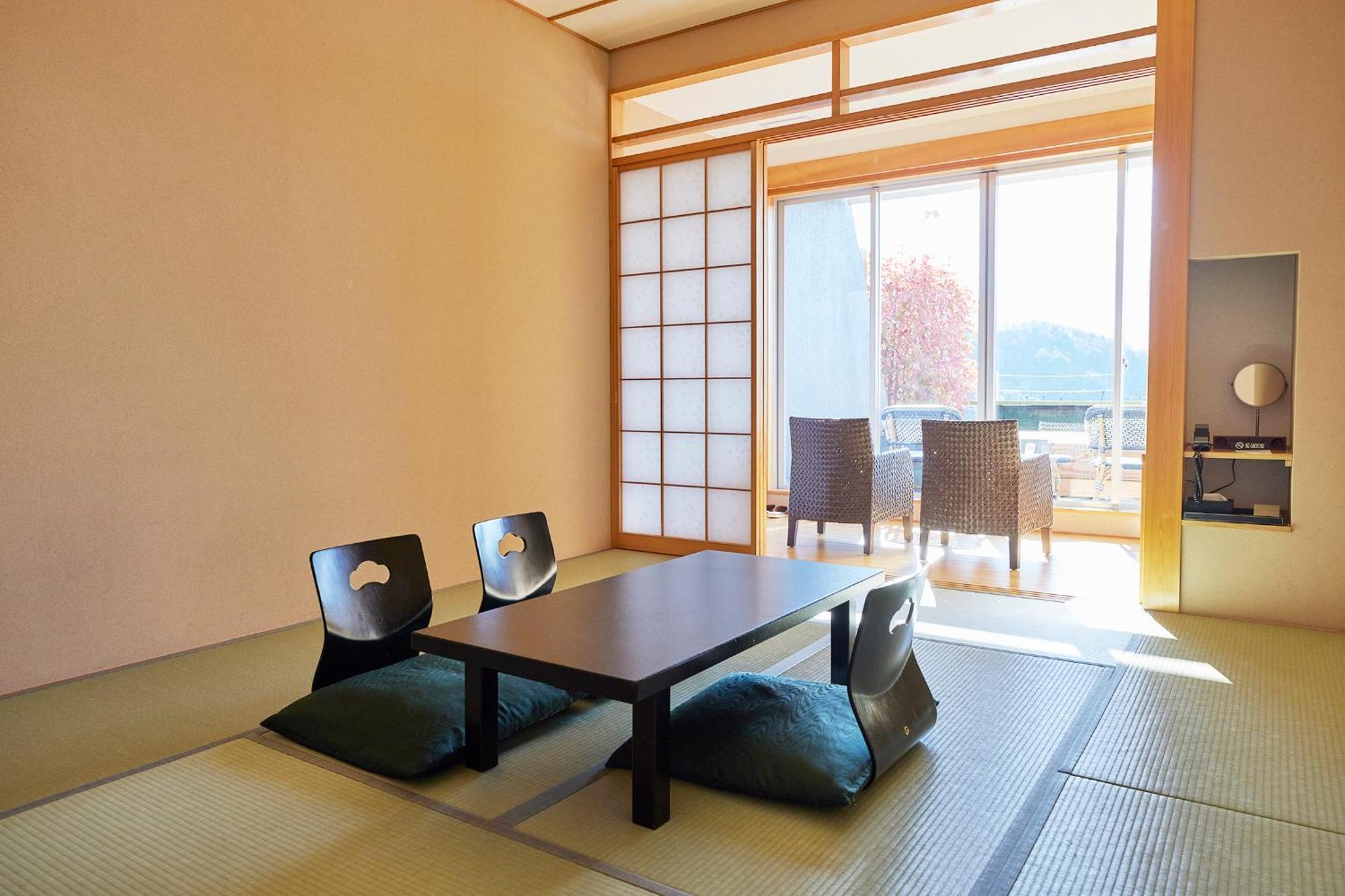 Zimmer im japanischen Stil "NAGOMI" mit Balkon und Blick auf den Fuji und den See - Nichtraucher