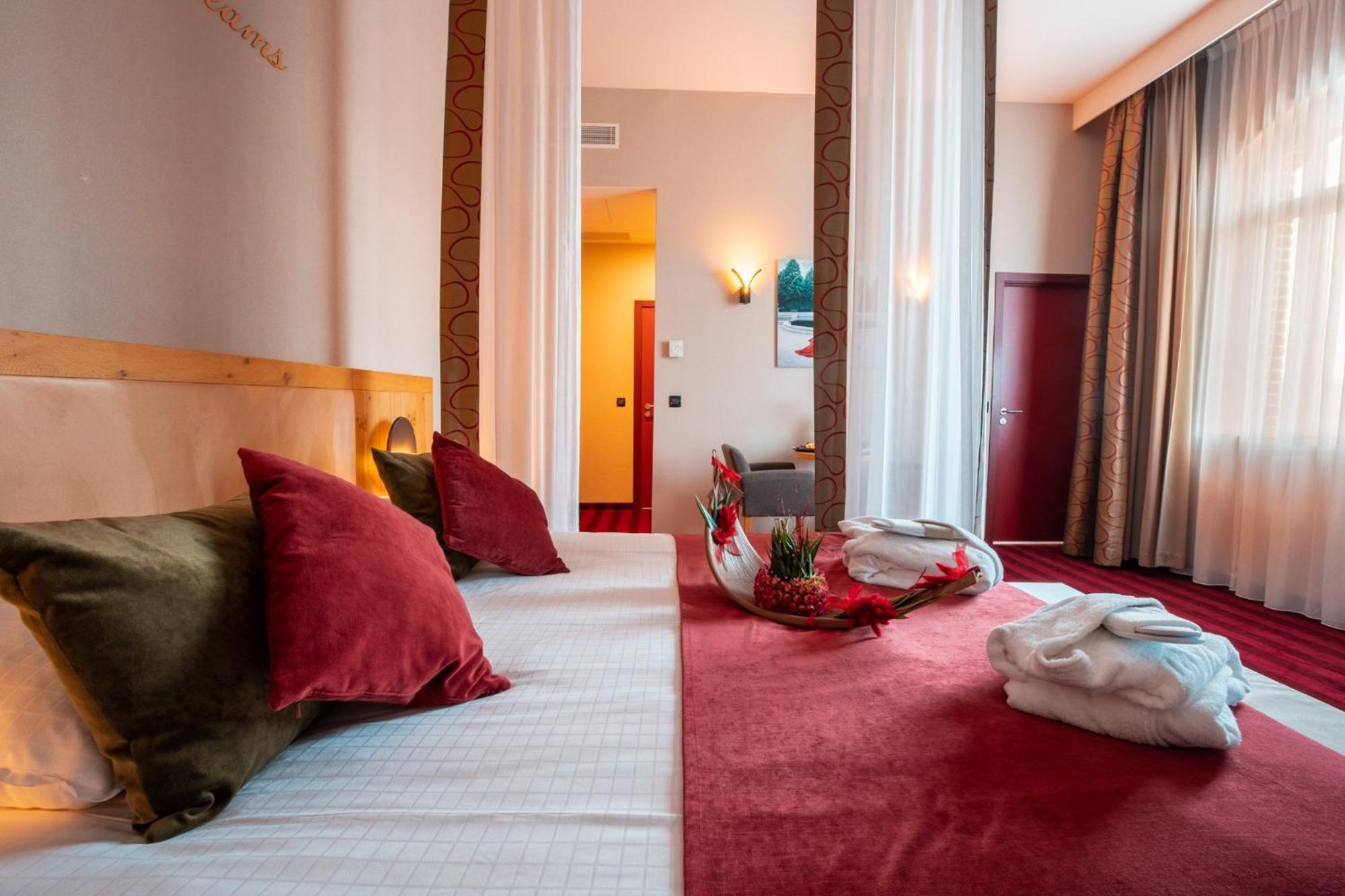 Suite mit Kingsize-Bett mit Whirlpool