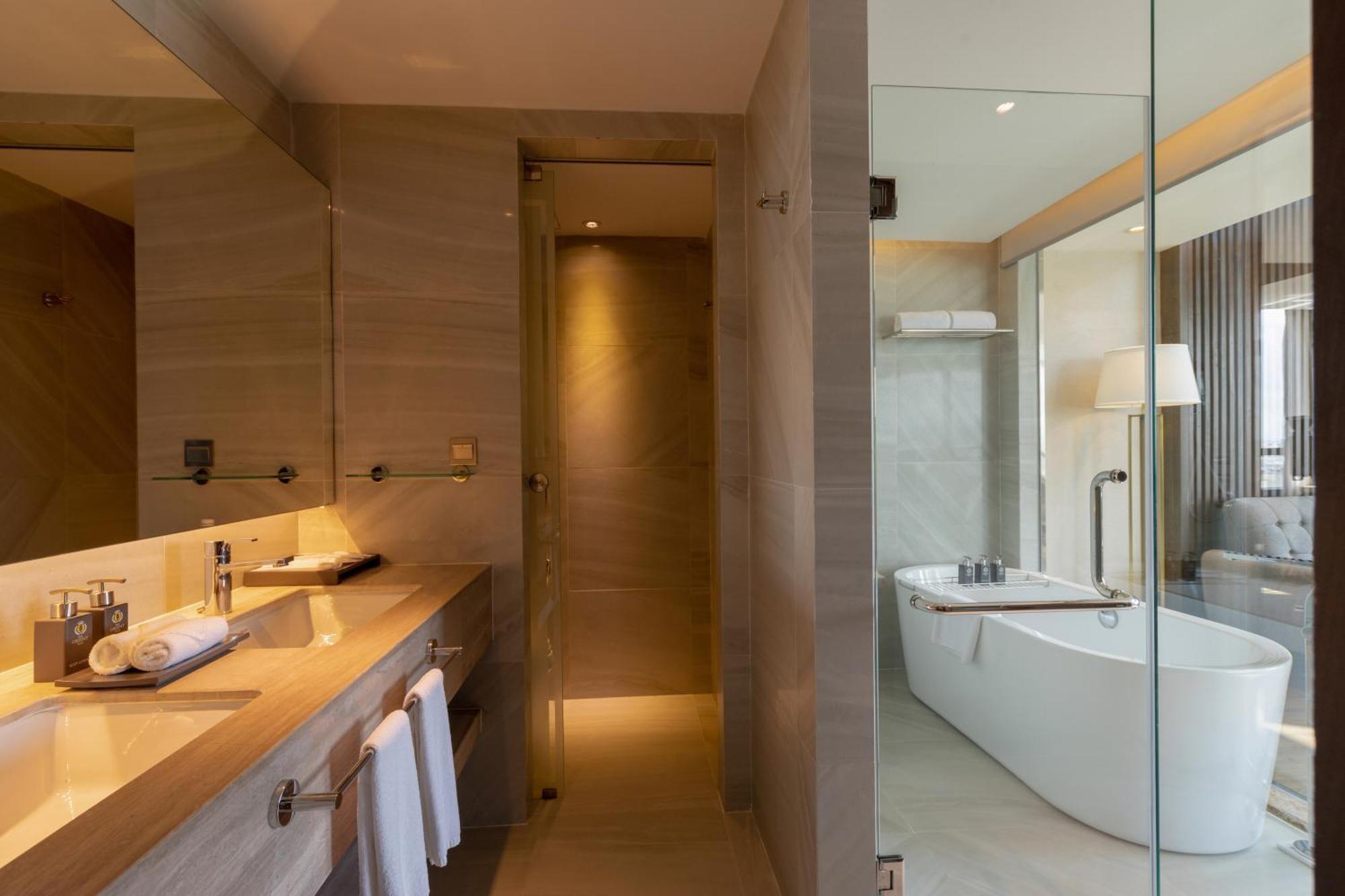 Premier Deluxe Double/ Twin with Bathtub