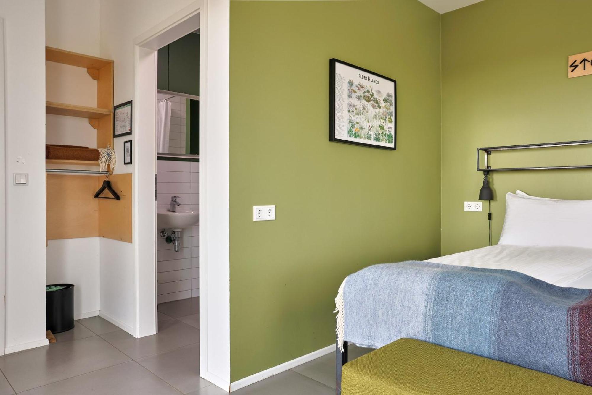 Doppel-/Zweibettzimmer mit eigenem Bad