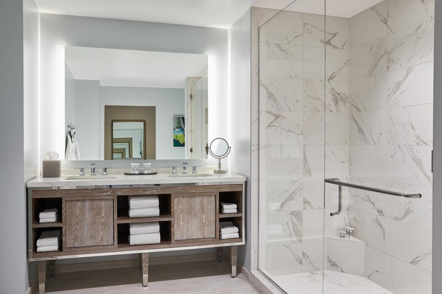 Premier Terrace Guest room 2 Queen Ground floor Poolside Mobility & Hearing Accessible w or Roll Shower