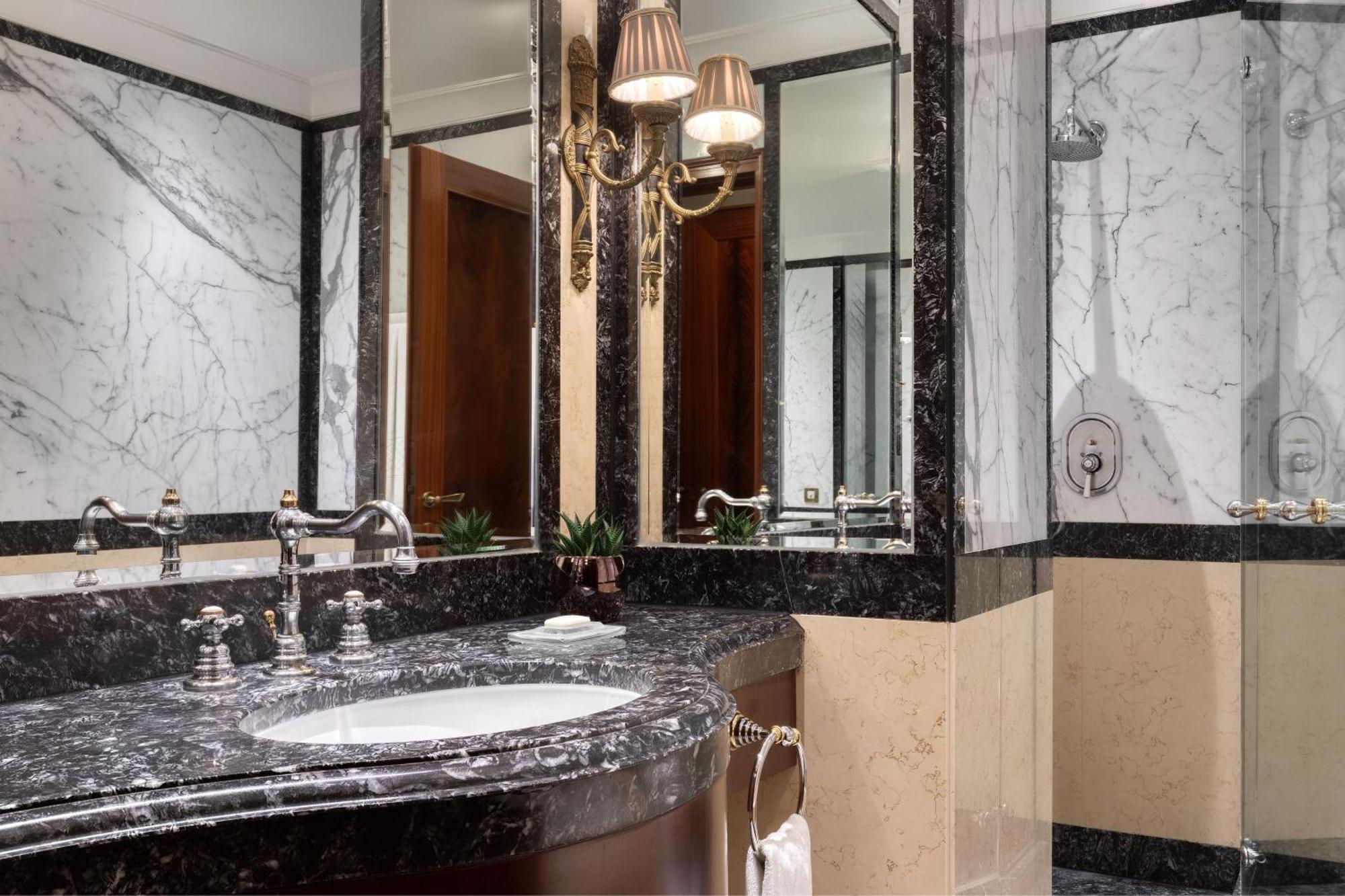 Classic Zimmer mit 2 Einzelbetten und Aussicht auf den Innenhof