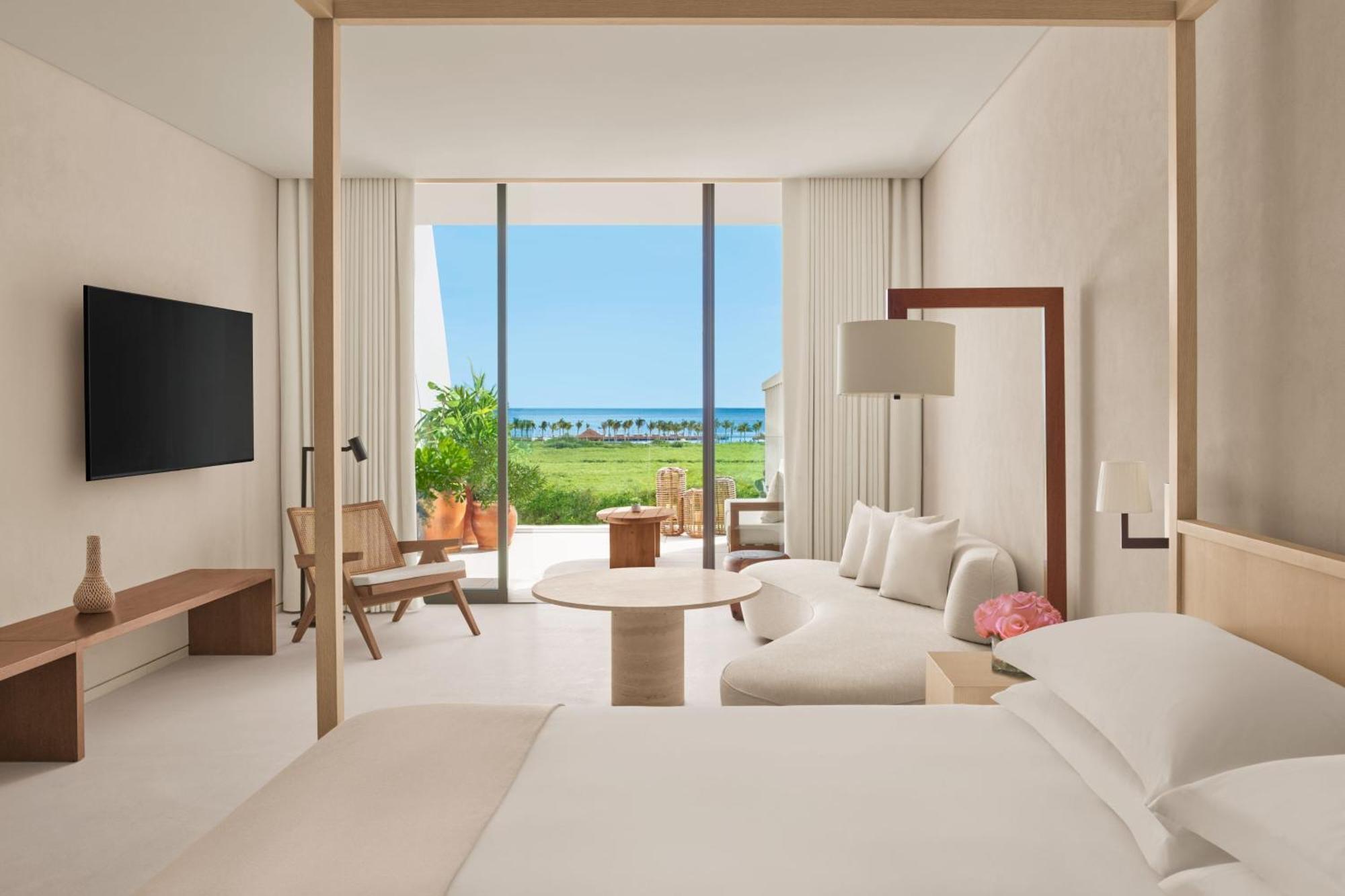 Zimmer mit Kingsize-Bett, Terrasse und Meerblick