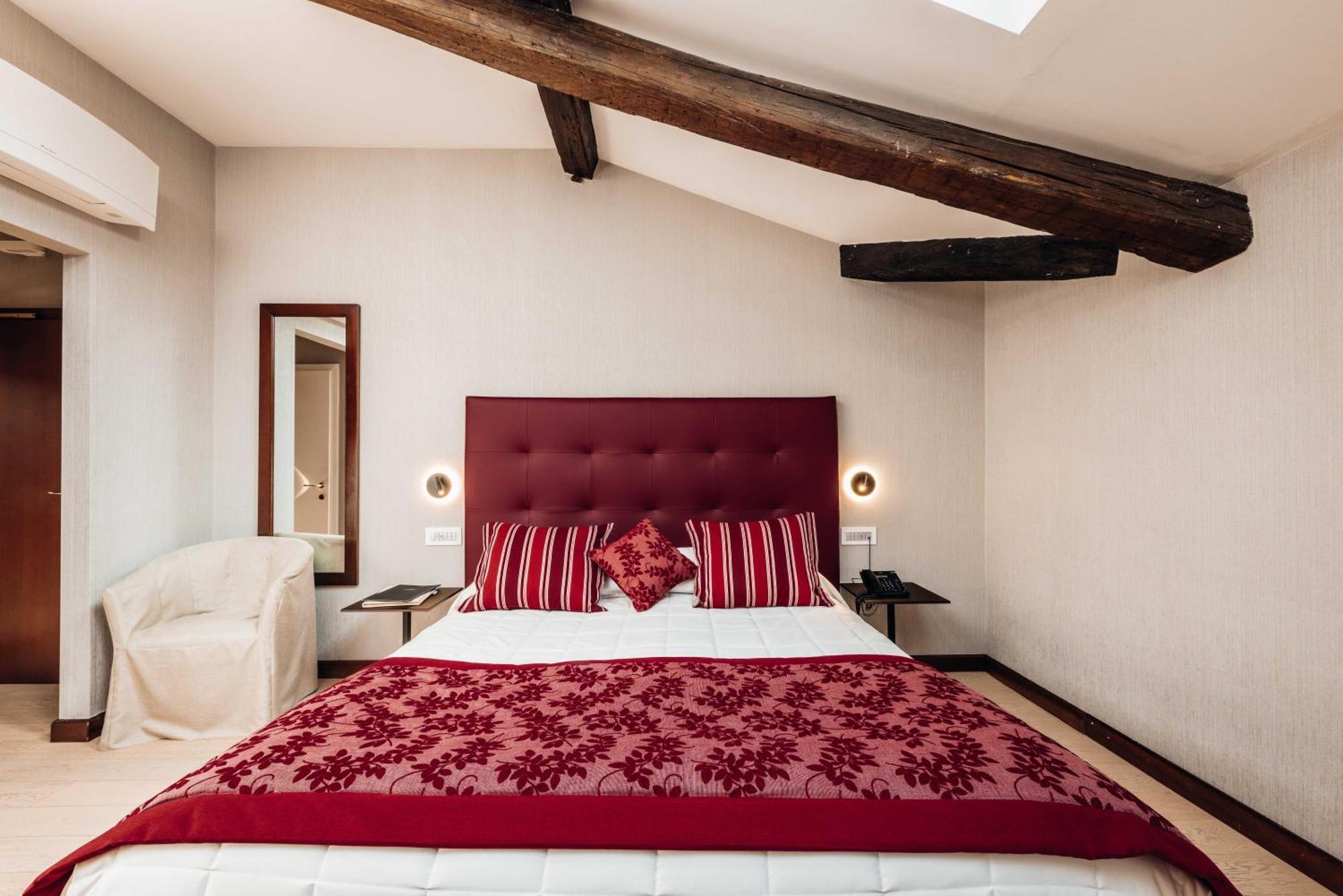 Double Room - Attic,1580377813:JPEG