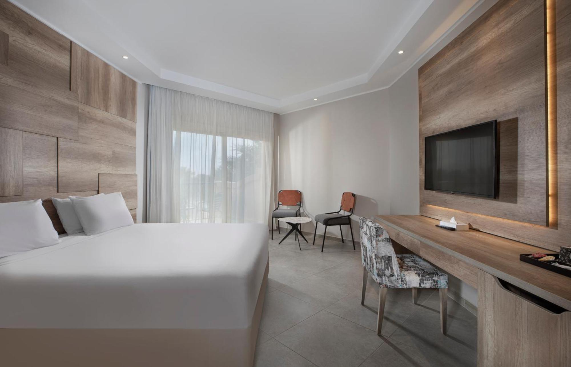 Deluxe Zimmer mit Pool- oder seitlichem Meerblick