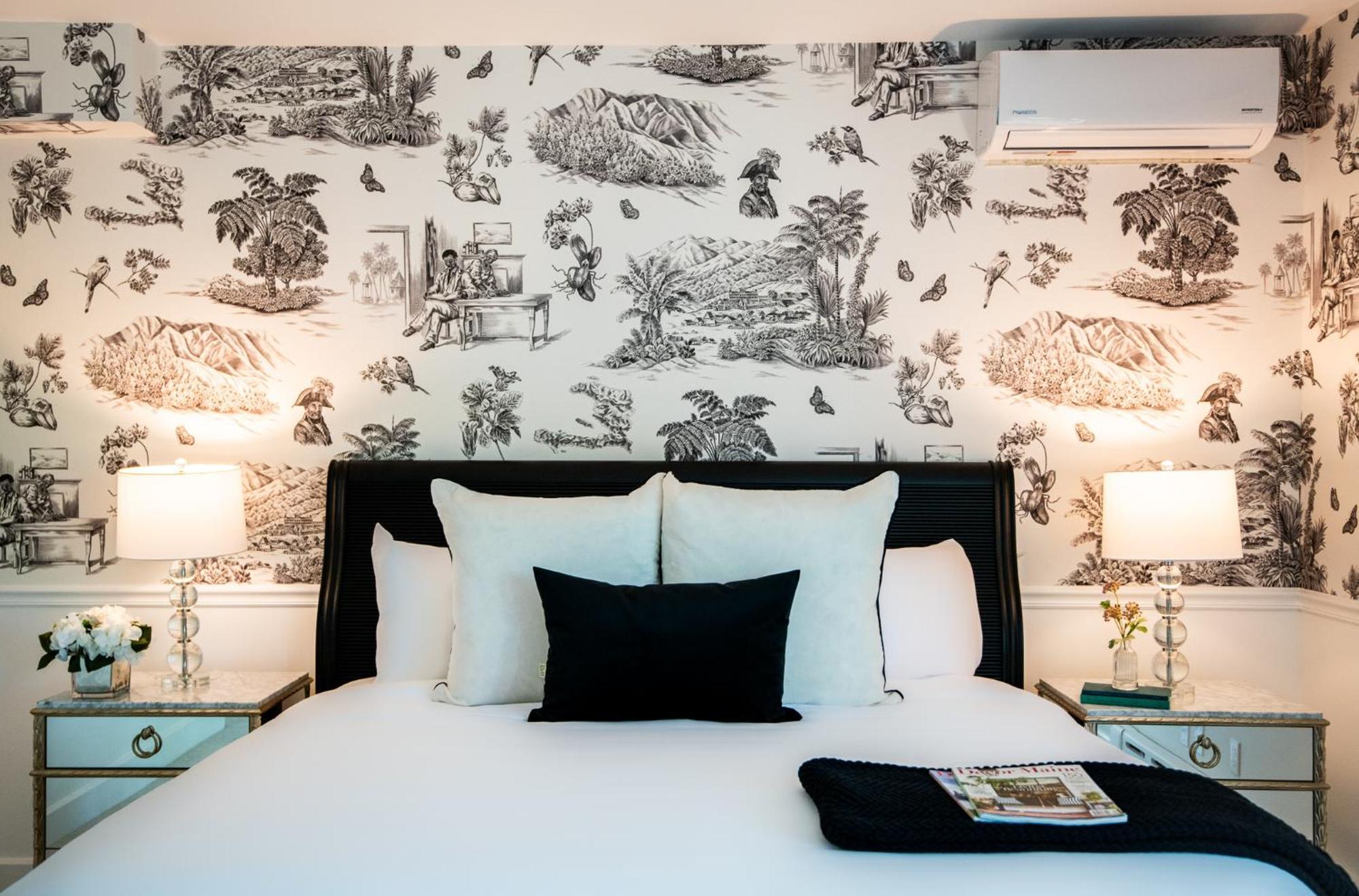 Deluxe king Room 6