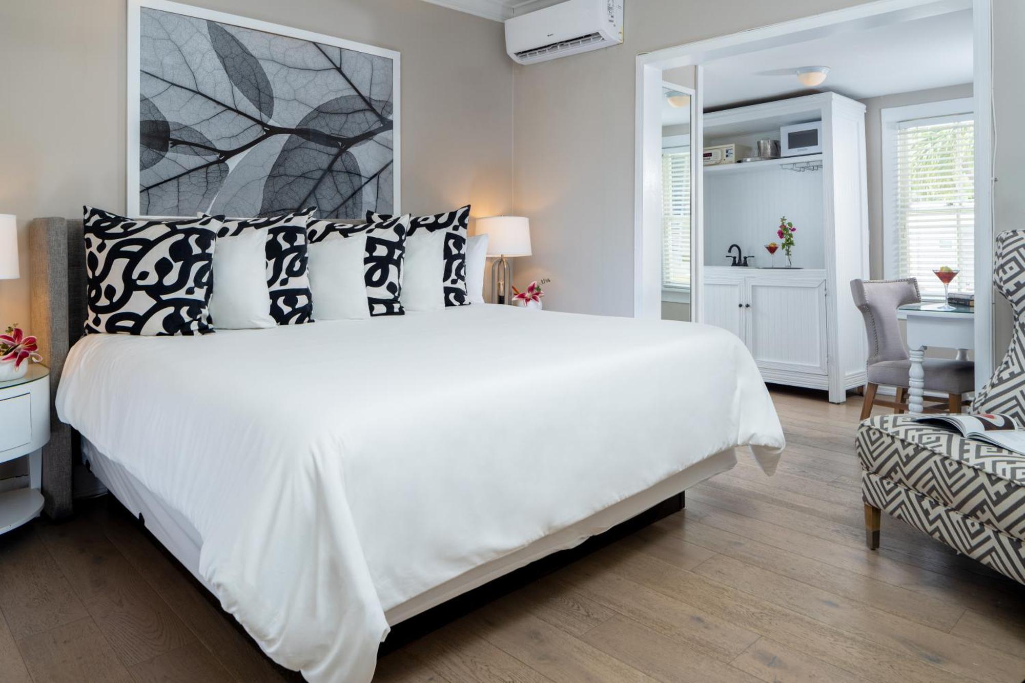 Room 4: Superior King Room with kitchenette