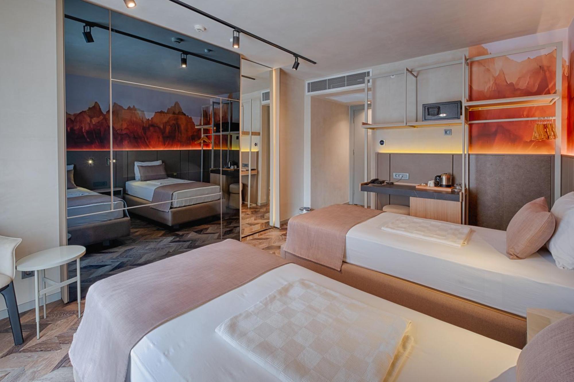 Doppelzimmer mit Zustellbett und seitlichem Meerblick (3 Erwachsene)