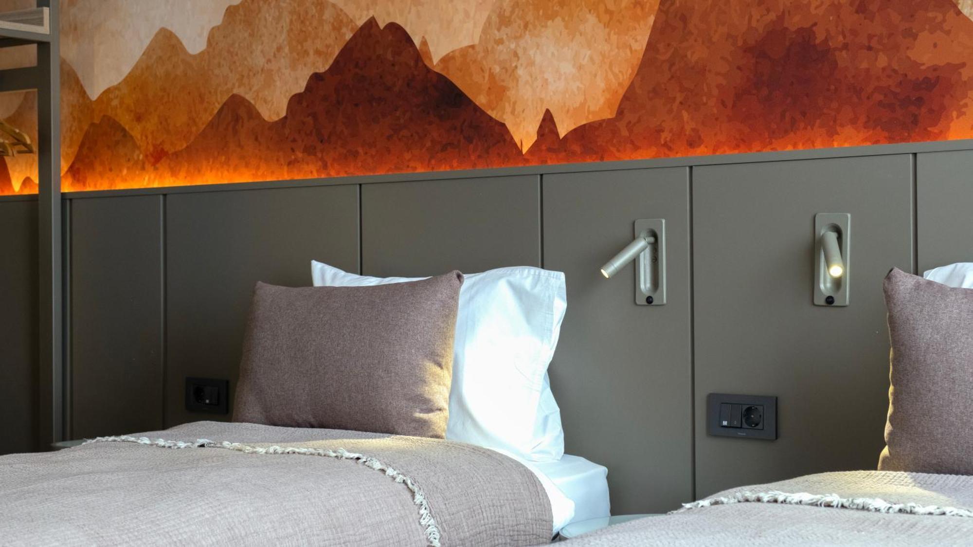 Doppel-/Zweibettzimmer mit seitlichem Meerblick