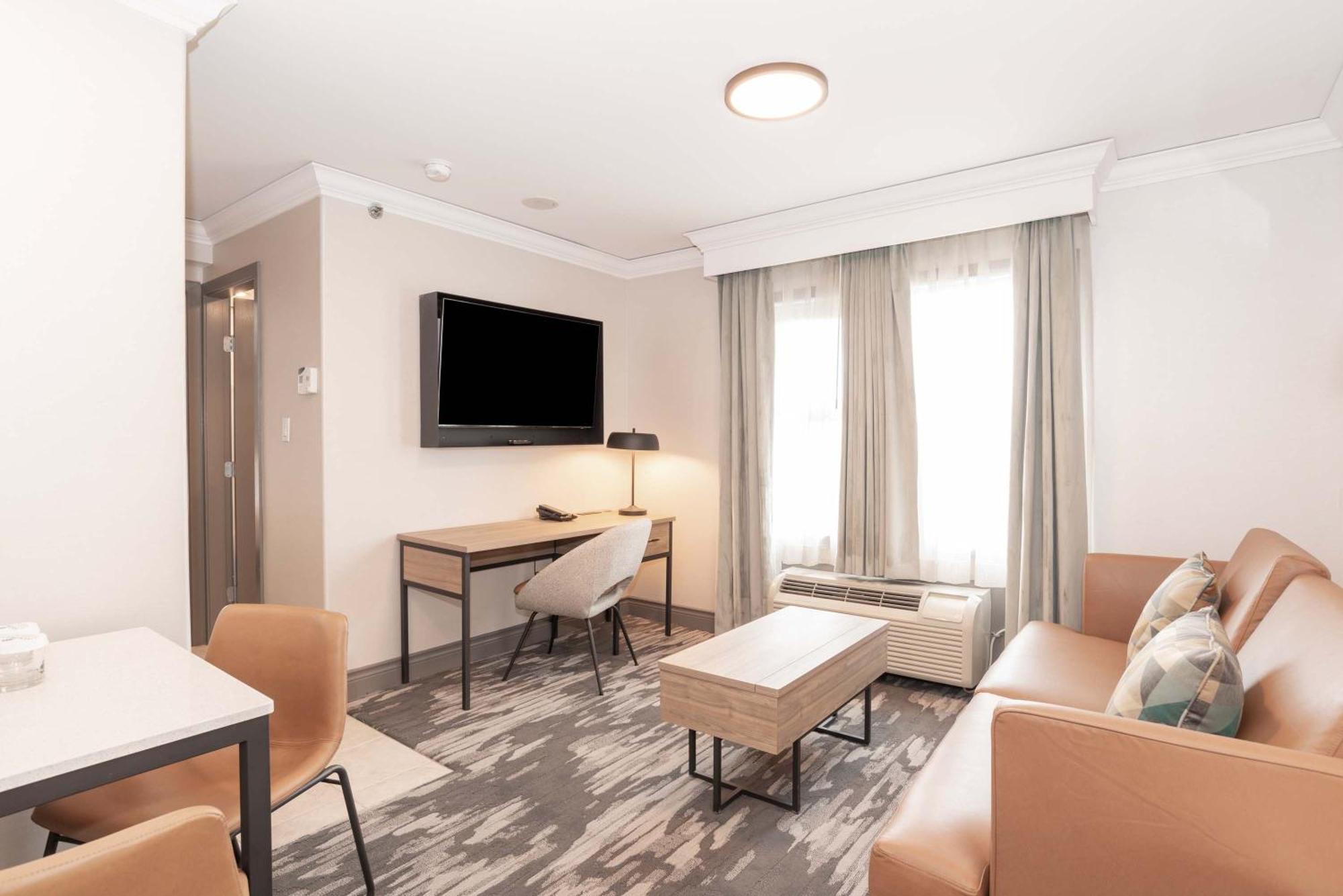 Standard Suite mit 1 Kingsize-Bett, Schlafsofa und Küchenzeile
