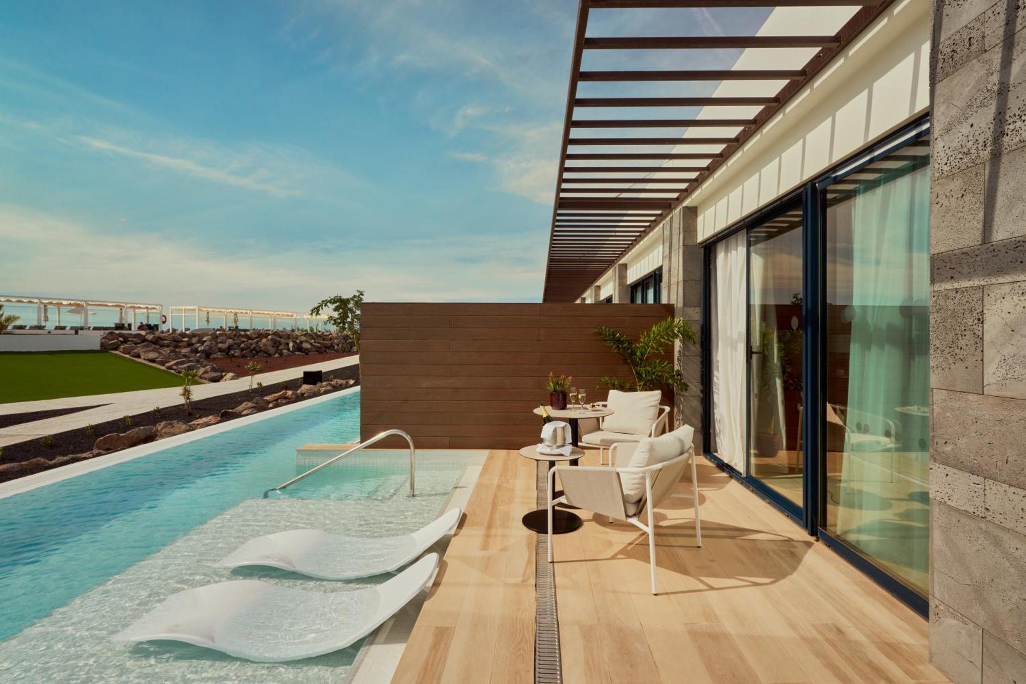 Deluxe Zimmer mit direktem Zugang zum Pool